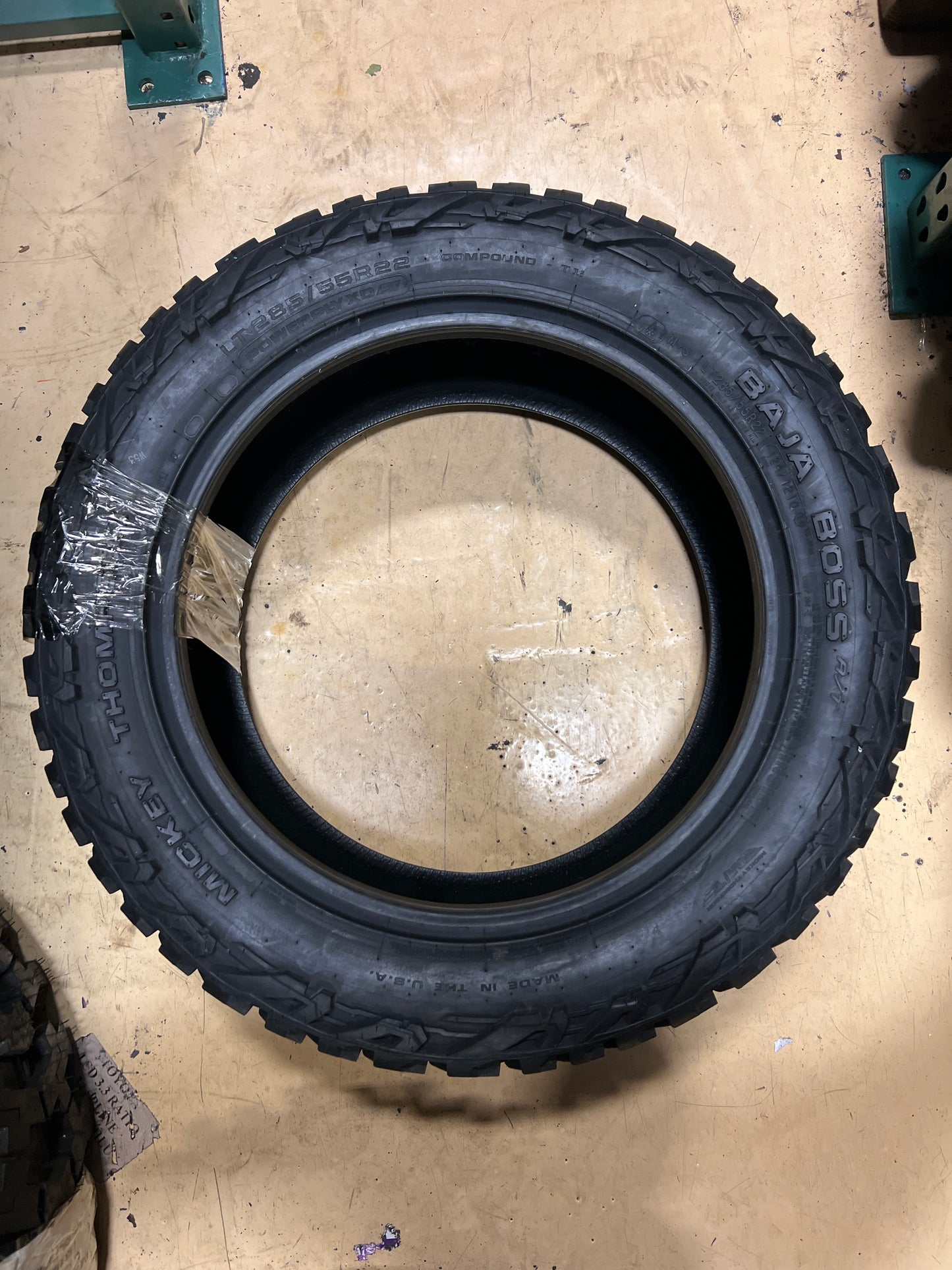 MICKEY THOMPSON BAJA BOSS A/T LT 285 55 22 124/121Q LRE 10 PLY TIRE 331031001 ALL TERRAIN