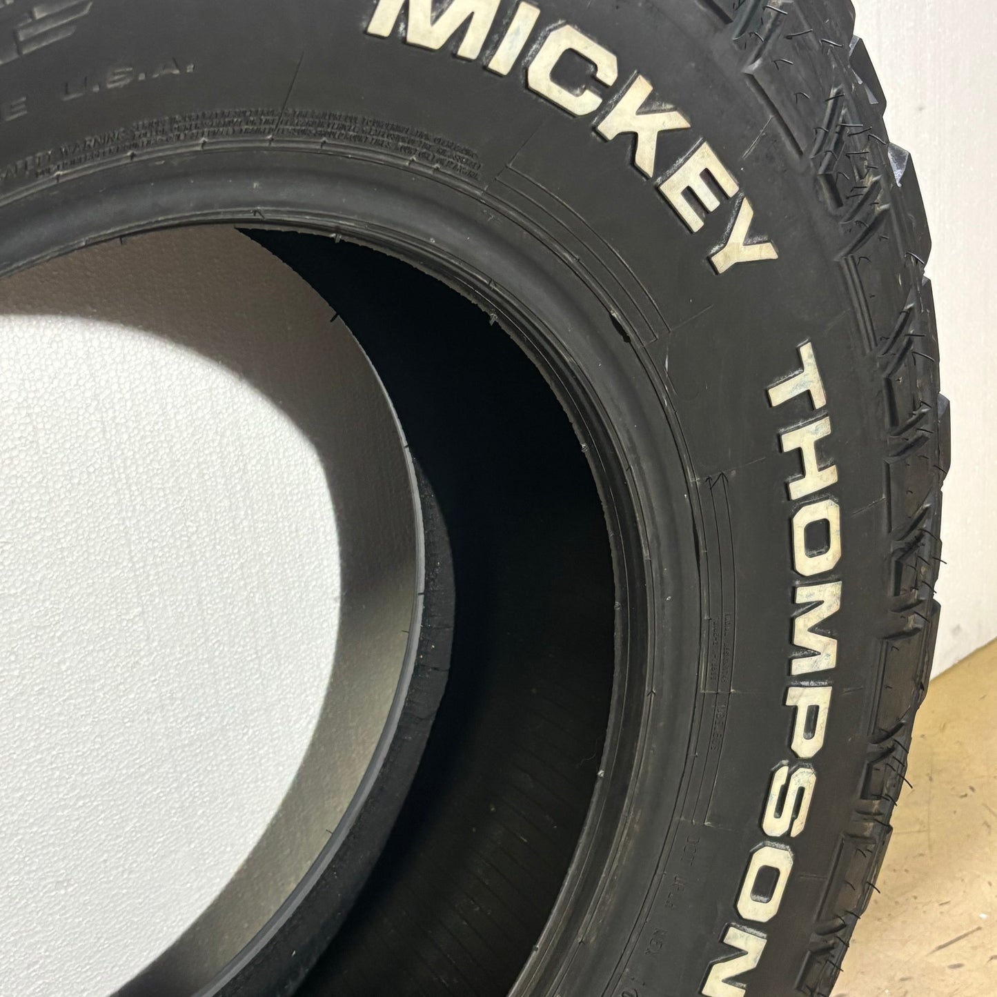 MICKEY THOMSPON BAJA LEGEND EXP RWL LT 285 70 17 121/118Q HYBRID ALL TERRAIN TIRE 90000067178
