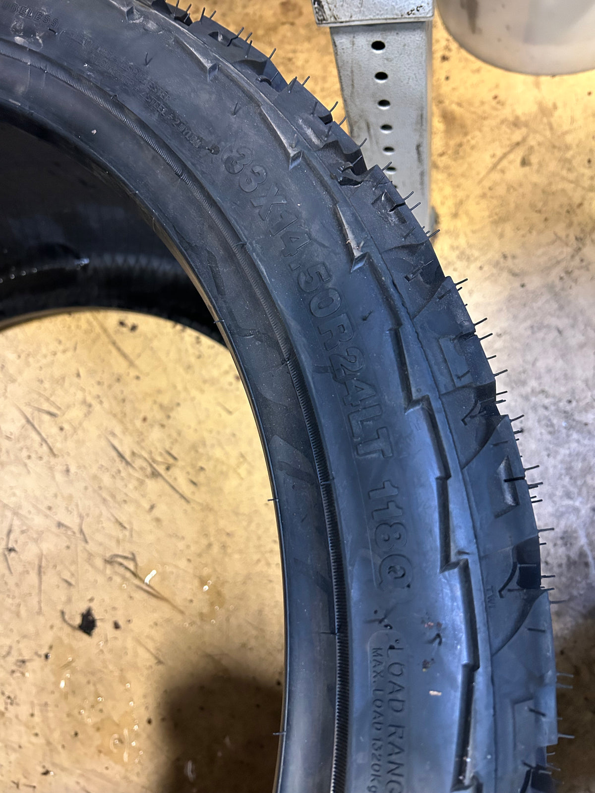 VENOM POWER TERRA HUNTER X/T LT 33 14.5 24 118Q 12PLY RUGGED TIRE CVPXT08