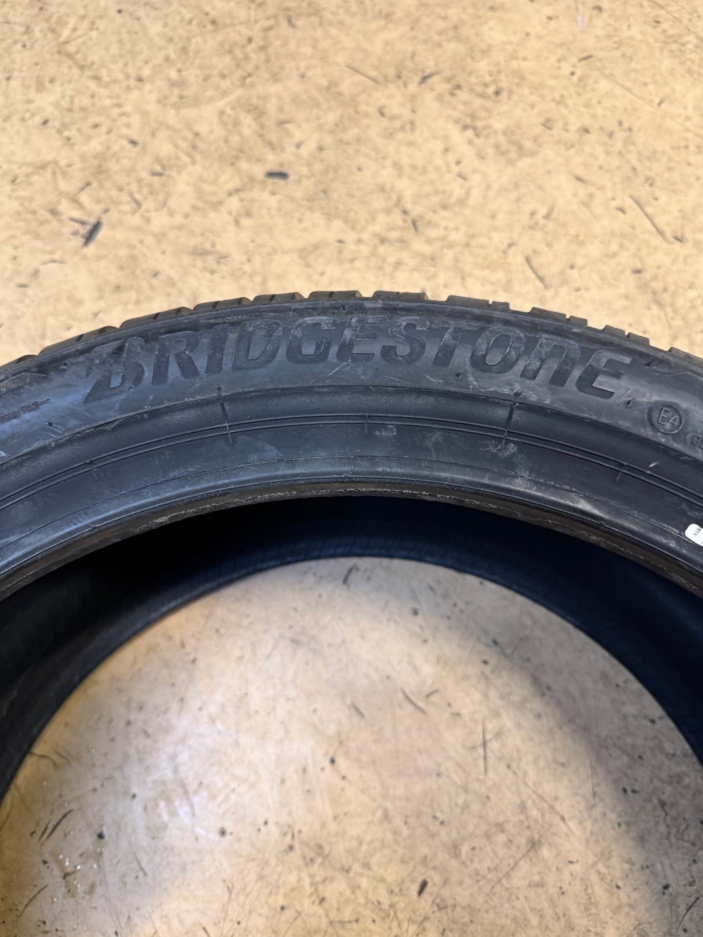 BRIDGESTONE BLIZZAK LM005 BSW P 245 40 19 98V XL WINTER TIRE 007900
