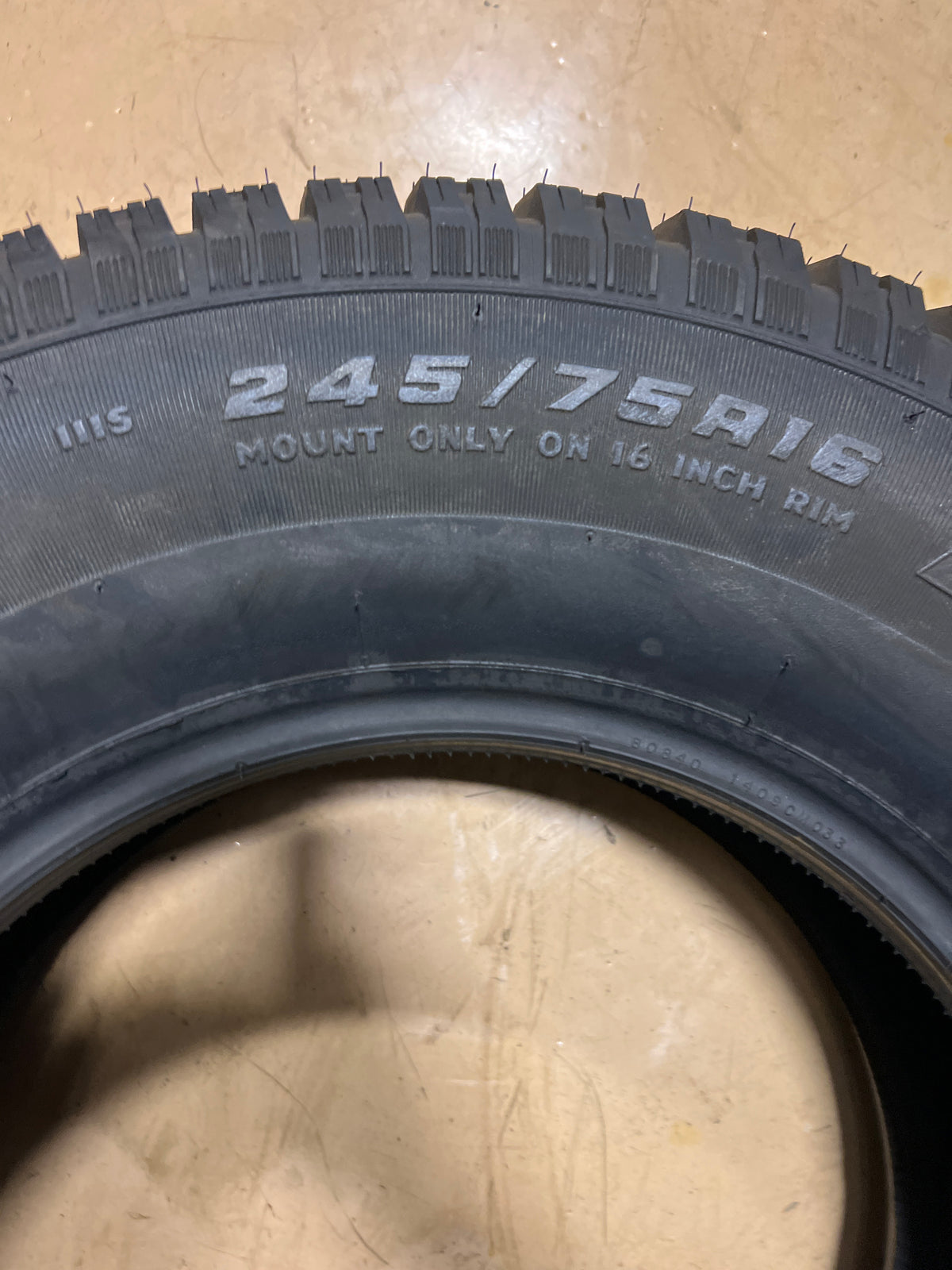 NOS COOPER DISCOVERER M+S BSW P 245 75 16 111S WINTER TIRE 50450