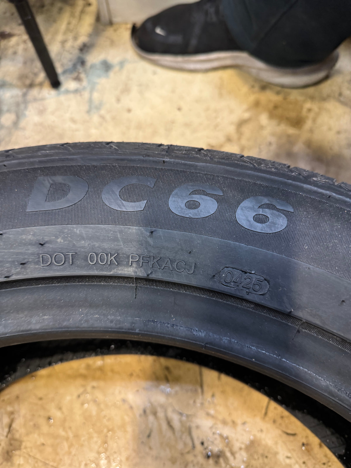 DCENTI DC66 BSW P  255 55 20 107H ALL SEASON TIRE T2555520DCEDC66