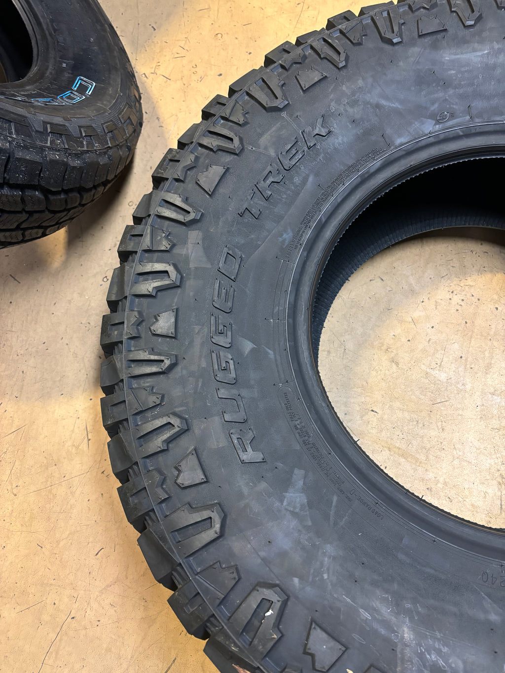COOPER DISCOVERER RUGGED TREK LT 37 12.5 17124Q LRD 8PLY ROUGH TERRAIN TIRE 170213007