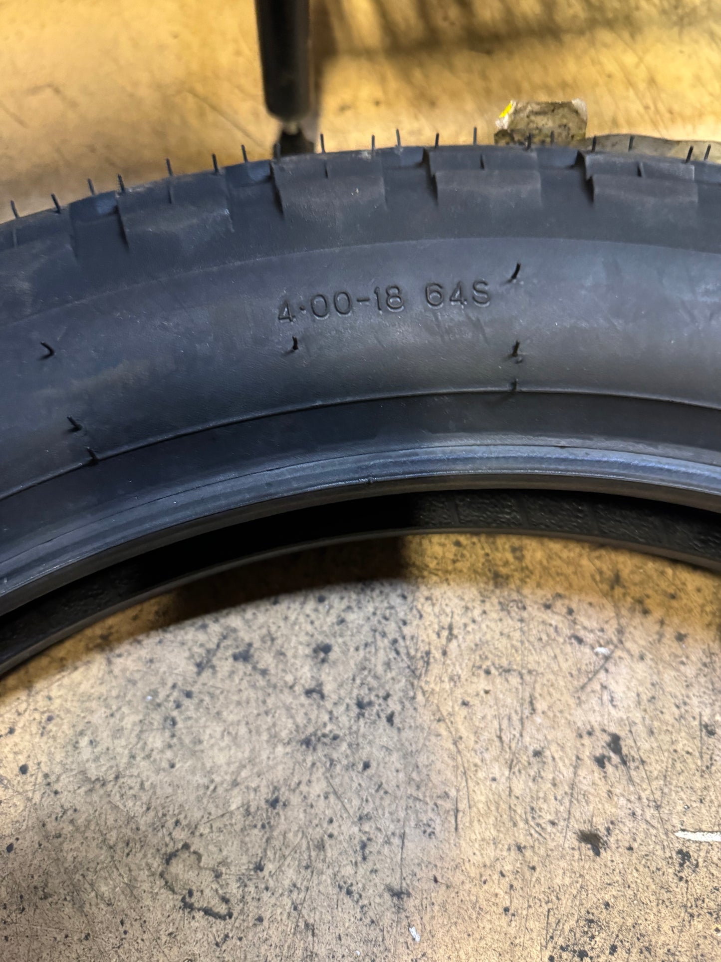 DUNLOP GOLDEN SEAL K70 BSW 4 18 64S 4PLY REAR MOTORCYCLE TIRE 45068129