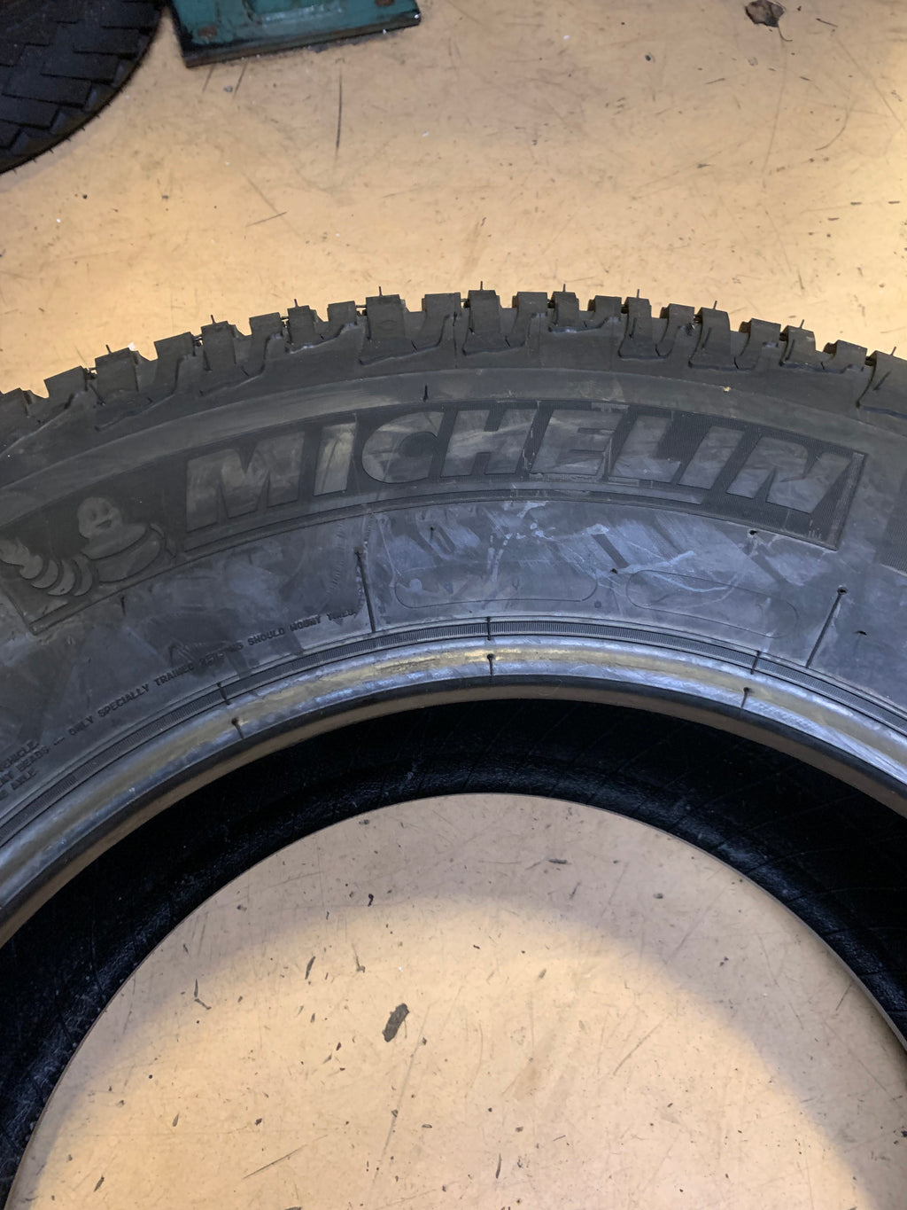 MICHELIN LTX A/T2 BSW P 275 65 18 114T SL ALL TERRAIN TIRE 06841