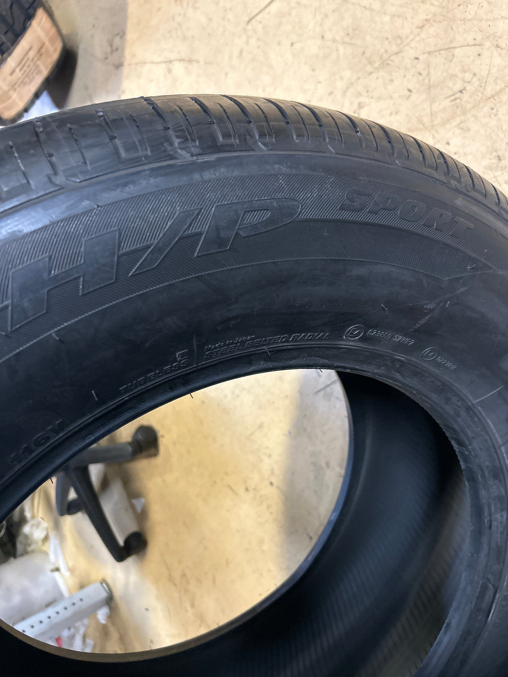 NOS 2 BRIDGESTONE DUELER HP SPORT BSW P 285 60 18 116V SUMMER TIRE 003837