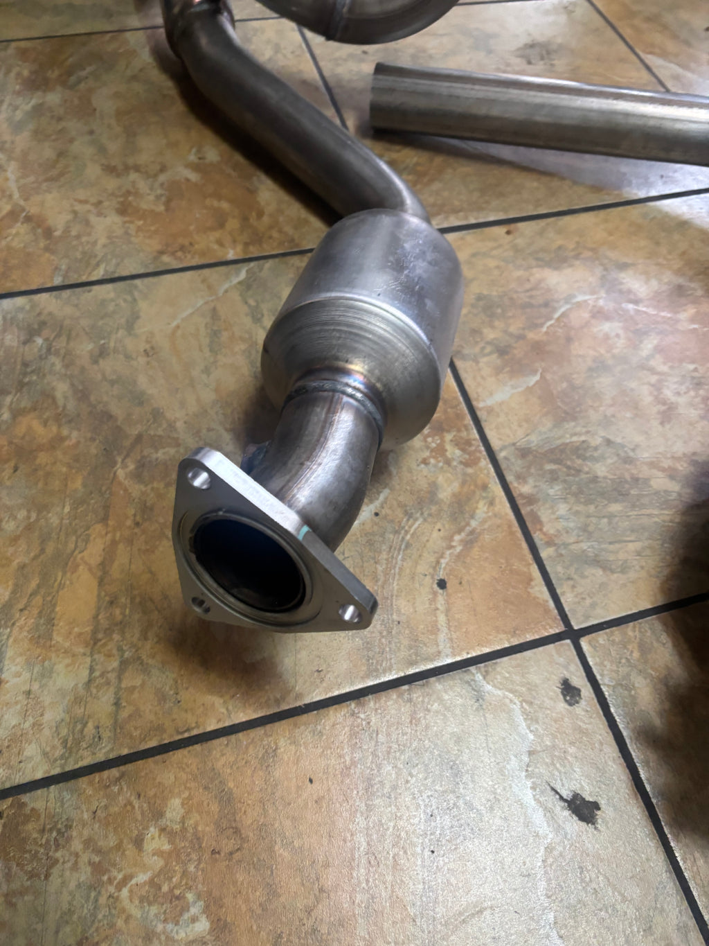 MAGNAFLOW DIRECT-FIT CATALYTIC CONVERTER FOR GMC CHEVY 16-20 52642