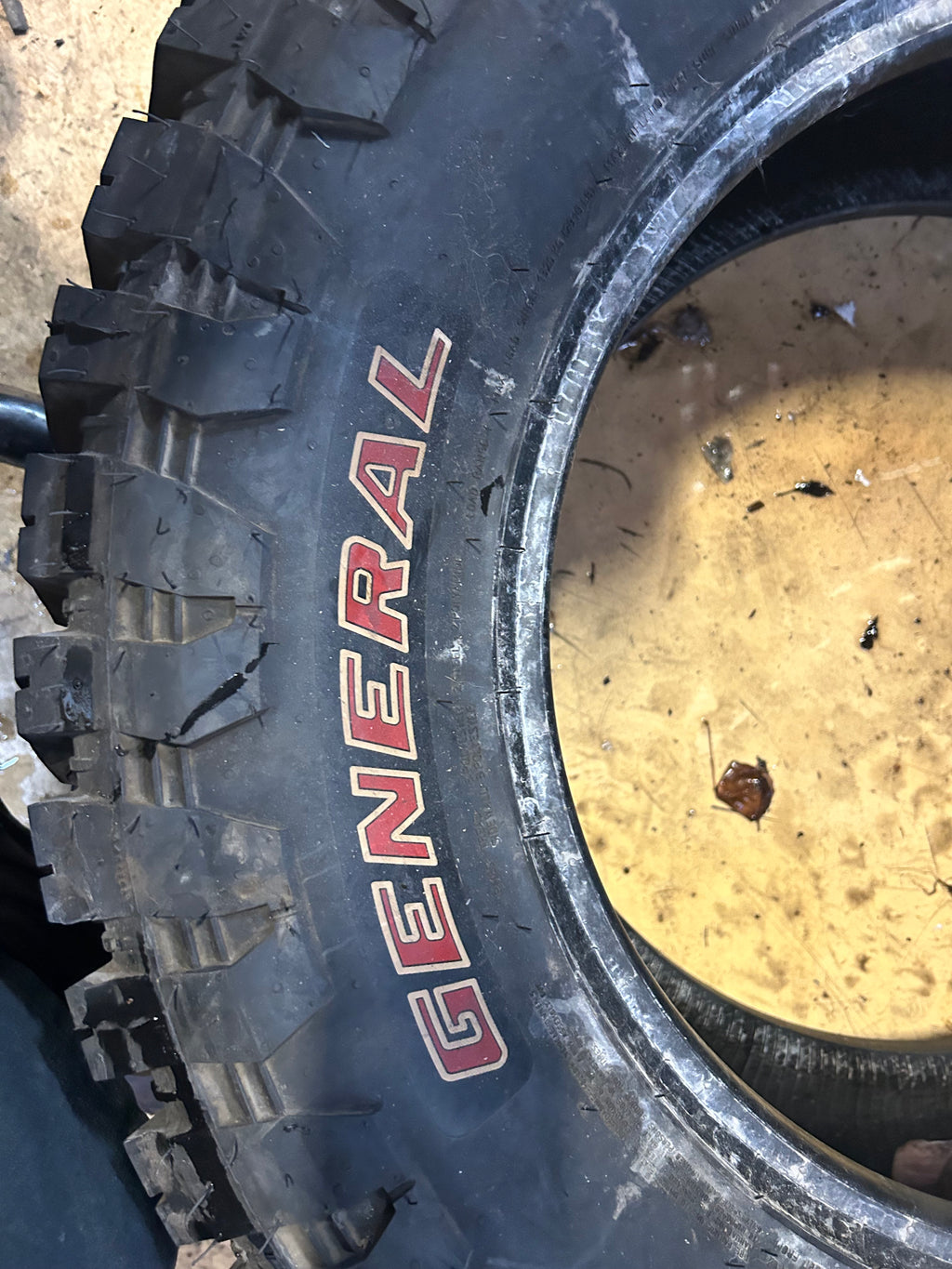 USED 20/32"GENERAL GRABBER X3 BSW LT 33 12.5 18 118Q 10PLY MUD TIRE 04505940000
