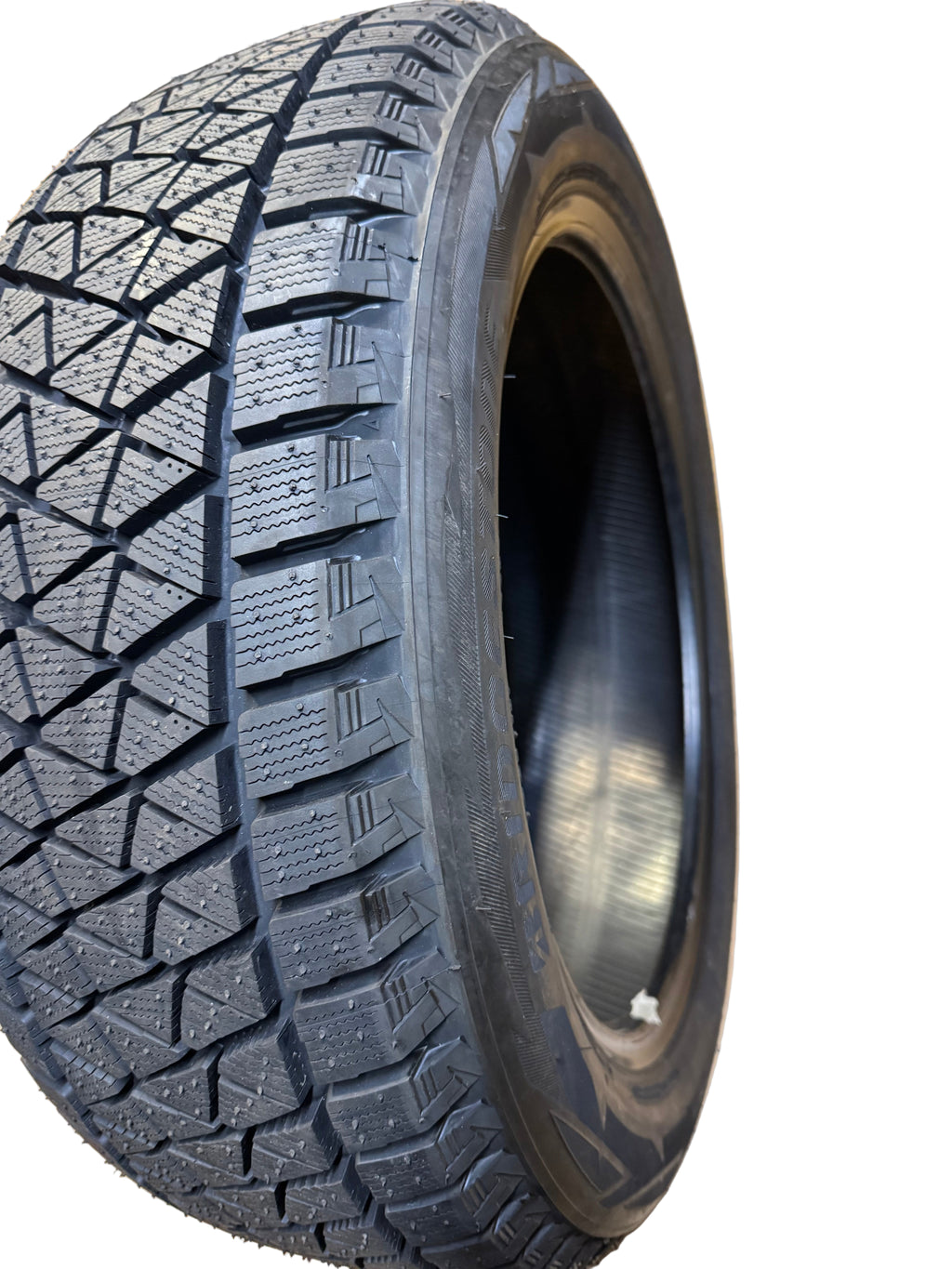 BRIDGESTONE BLIZZAK DM-V2 BSW P 235 55 19 105T XL WINTER TIRE 015913