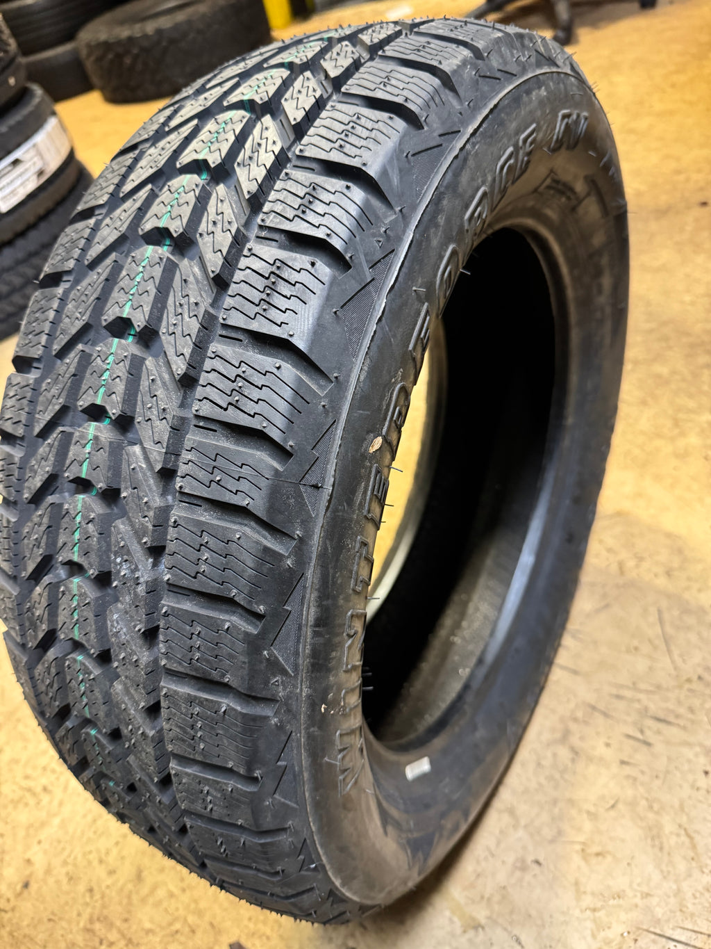 FIRESTONE WINTERFORCE CV BSW P 215 55 16 97R XL WINTER TIRE 008697