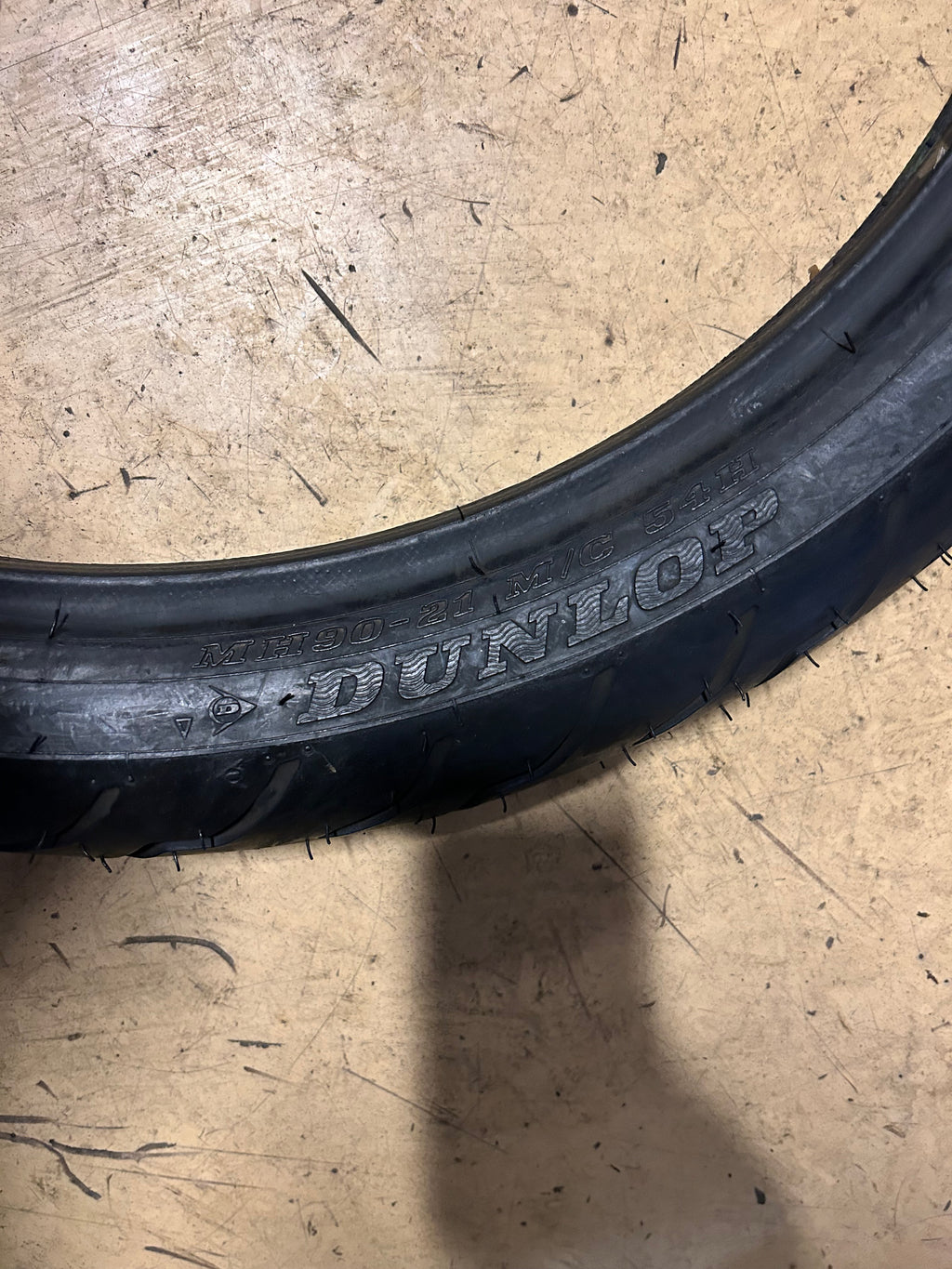 NOS DUNLOP AMERICAN ELITE BSW MH90 21 54H FRONT MOTORCYCLE TIRE 45131420