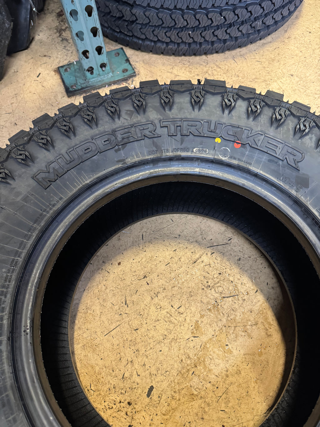 MUDDER TRUCKER HANG OVER M/T BSW LT 265 75 16 123/120Q 10PLY MUD TERRAIN TIRE MDT2457