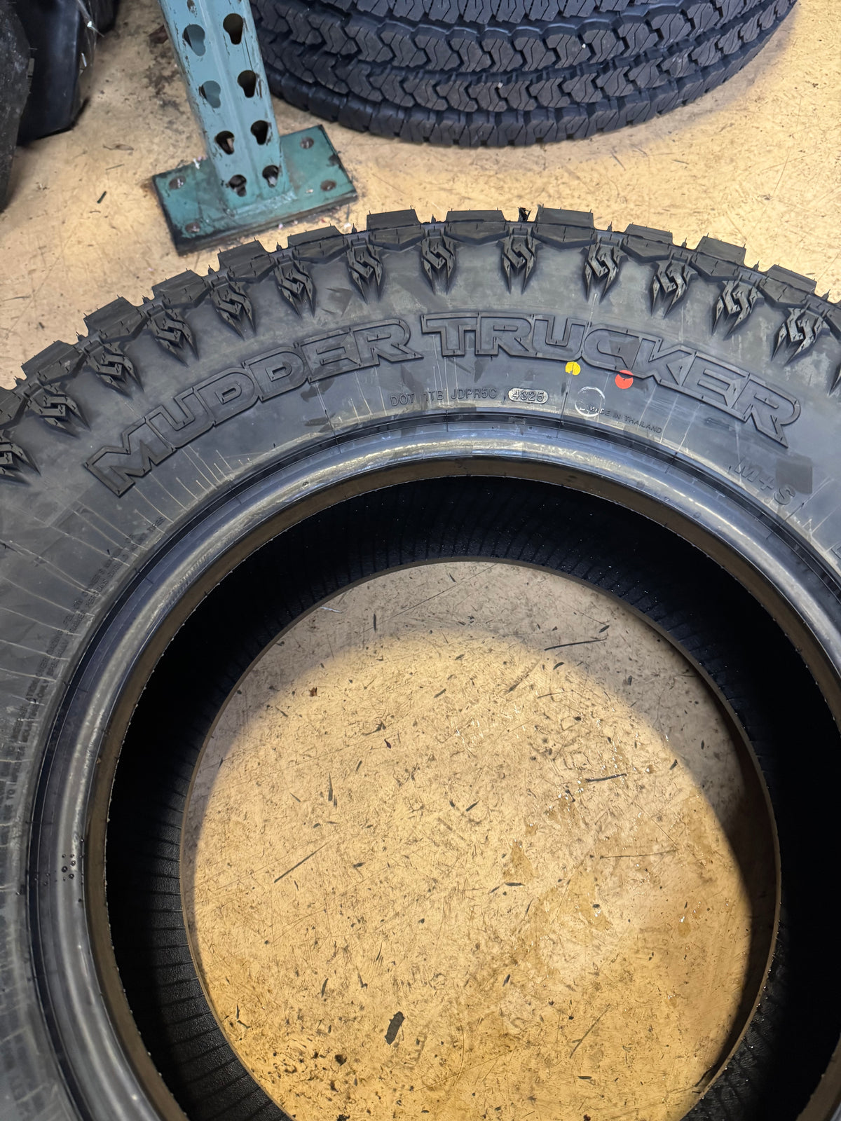 MUDDER TRUCKER HANG OVER M/T BSW LT 265 75 16 123/120Q 10PLY MUD TERRAIN TIRE MDT2457