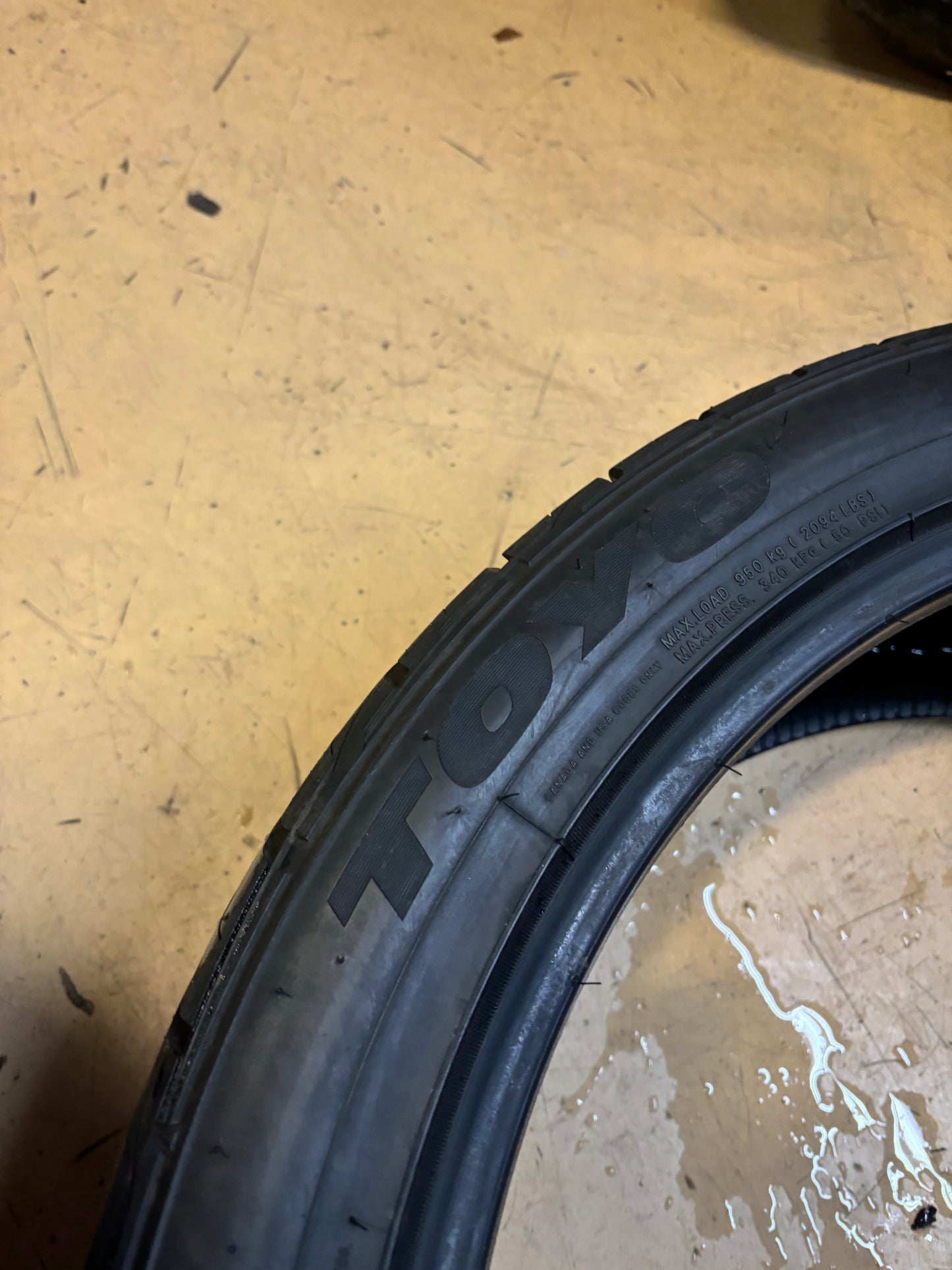 USED 8.5/32” OF 10/32” TOYO PROXES ST III P 265 40 22 106W XL ALL SEASON TIRE 247340