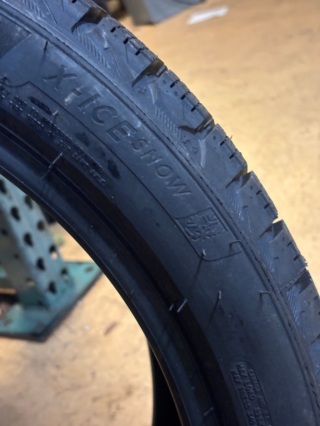 4 MICHELIN X-ICE SNOW P 255 40 20 101H XL SNOW WINTER TIRE 13921