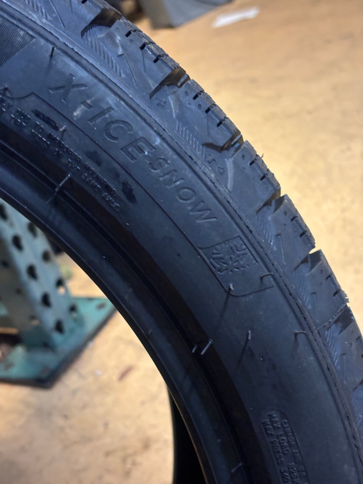 4 MICHELIN X-ICE SNOW P 255 40 20 101H XL SNOW WINTER TIRE 13921