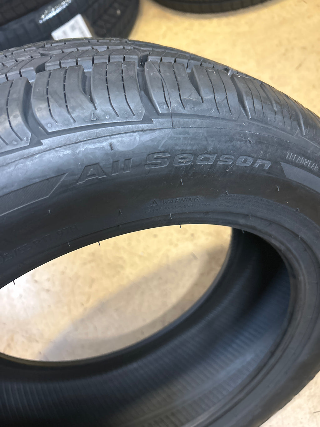 BFGOODRICH ADVANTAGE CONTROL A/S BSW P 225 55  17 97H ALL SEASON TIRE 63154