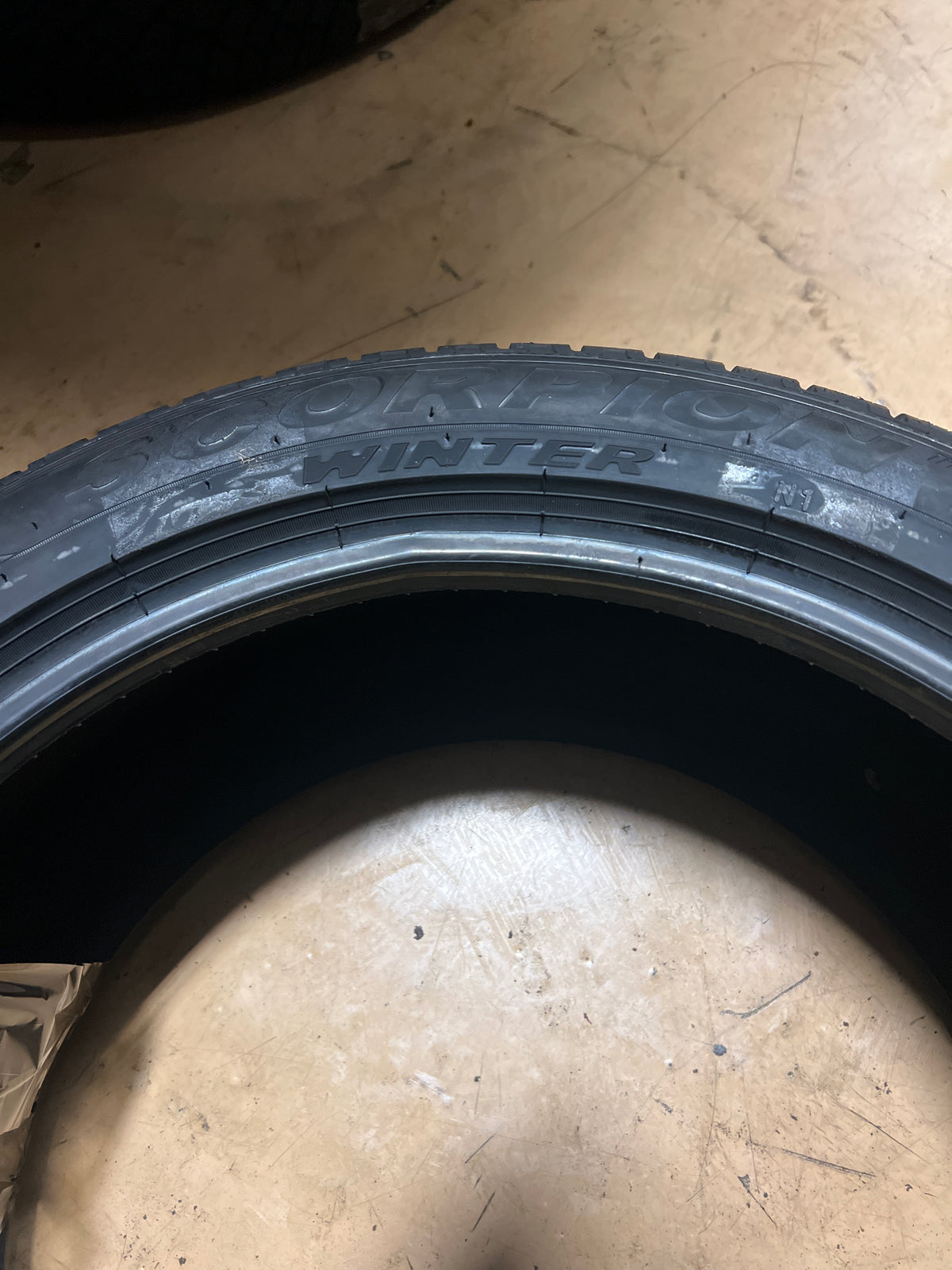 2 NOS PIRELLI SCORPION WINTER N1 P 275 40 20 106V XL WINTER  TIRE 2792400