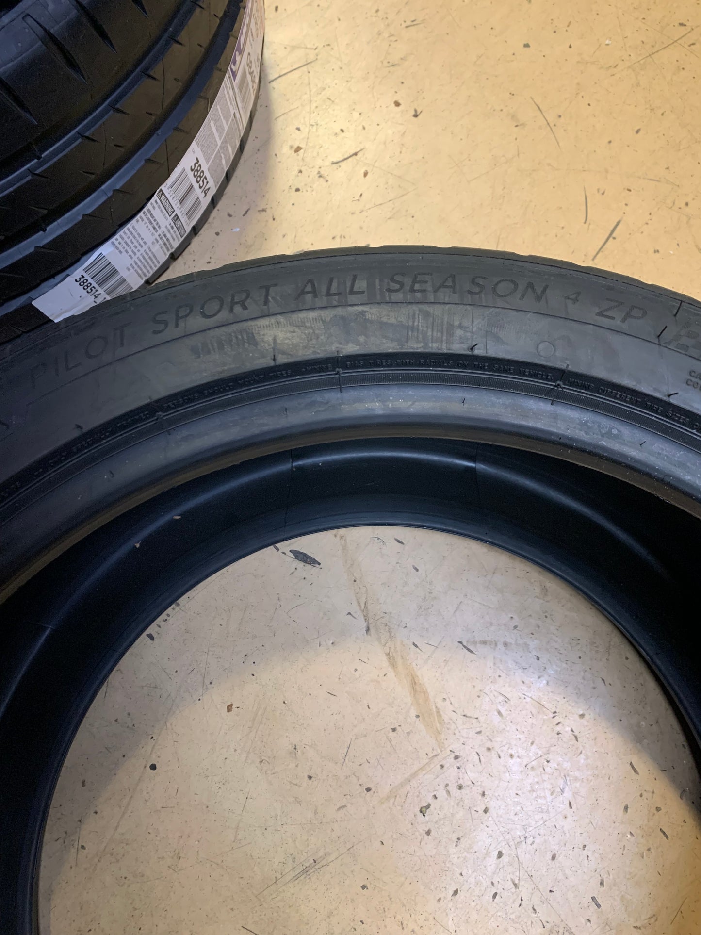MICHELIN PILOT SPORT ALL SEASON 4 ZP BSW  P 275 35 18 95Y TIRE 40767