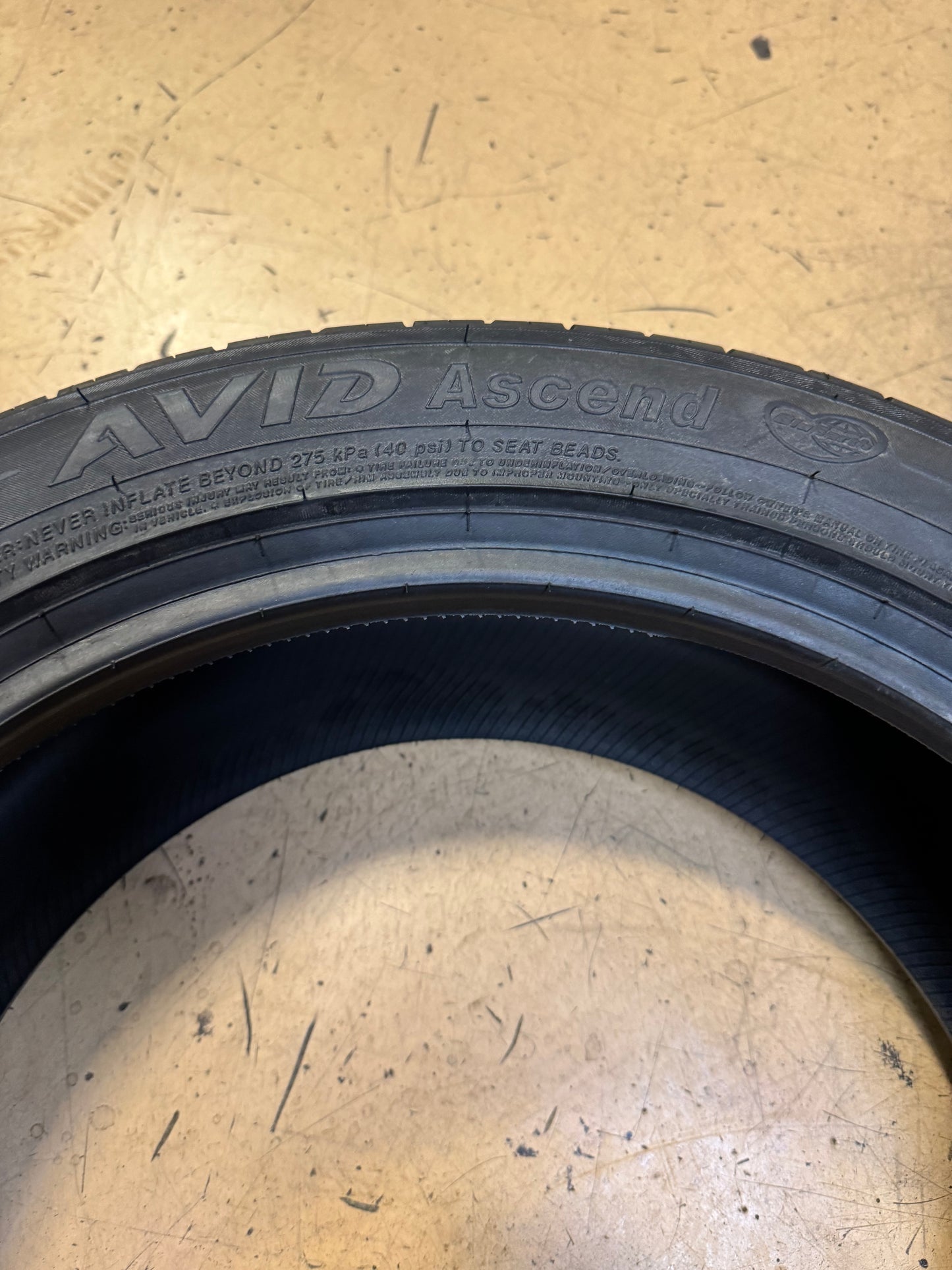 YOKOHAMA AVID ASCEND BSW P 215 55 18 94H ALL SEASON TIRE 110132370