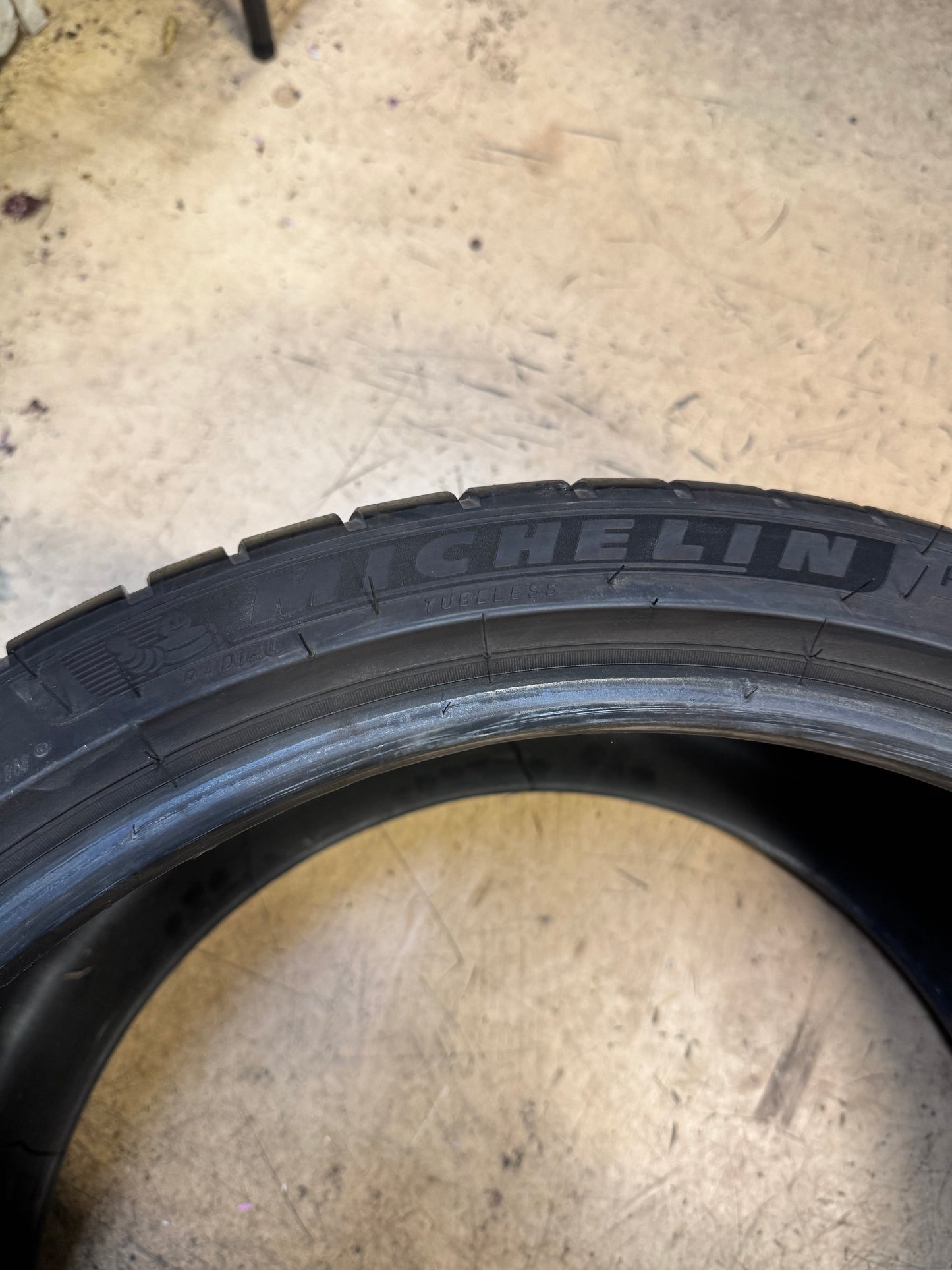 USED 5/32” MICHELIN PILOT SPORT 4S BSW P 305 30 21 104Y XL UHP SUMMER TIRE 88176
