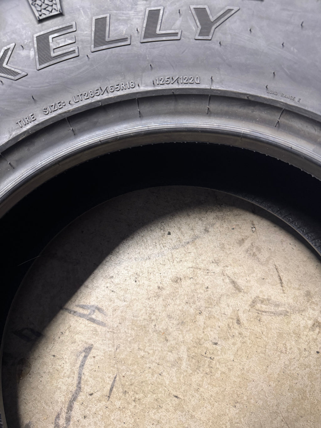 NOS KELLY SAFARI TSR BSW LT 285 65 18 125/122Q 10PLY ALL TERRAIN TIRE 357015298