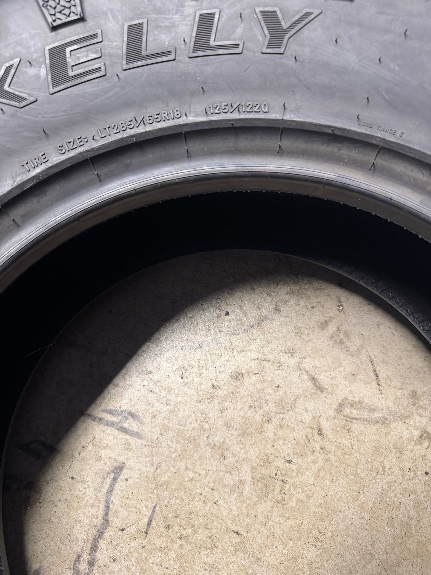 NOS KELLY SAFARI TSR BSW LT 285 65 18 125/122Q 10PLY ALL TERRAIN TIRE 357015298