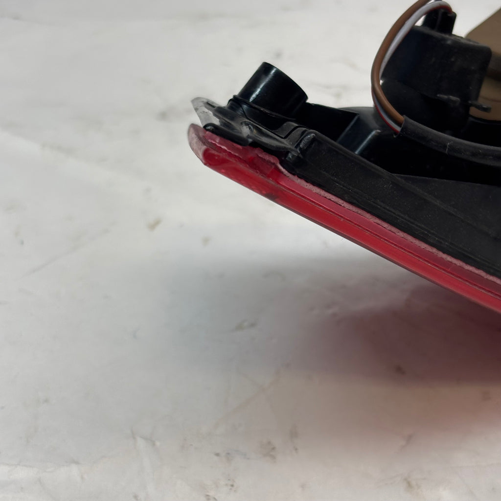USED PORSCHE 911 TAIL LIGHT RIGHT PASSANGER 89-94 L90002404