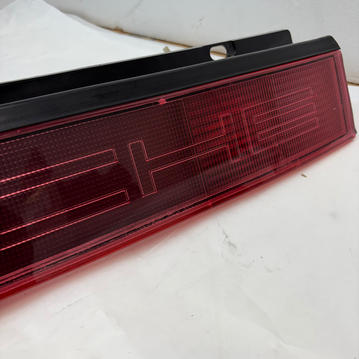 USED GENUINE PORSCHE CARREA 911 84-86 REAR CENTER PANEL LIGHT 0018439R38