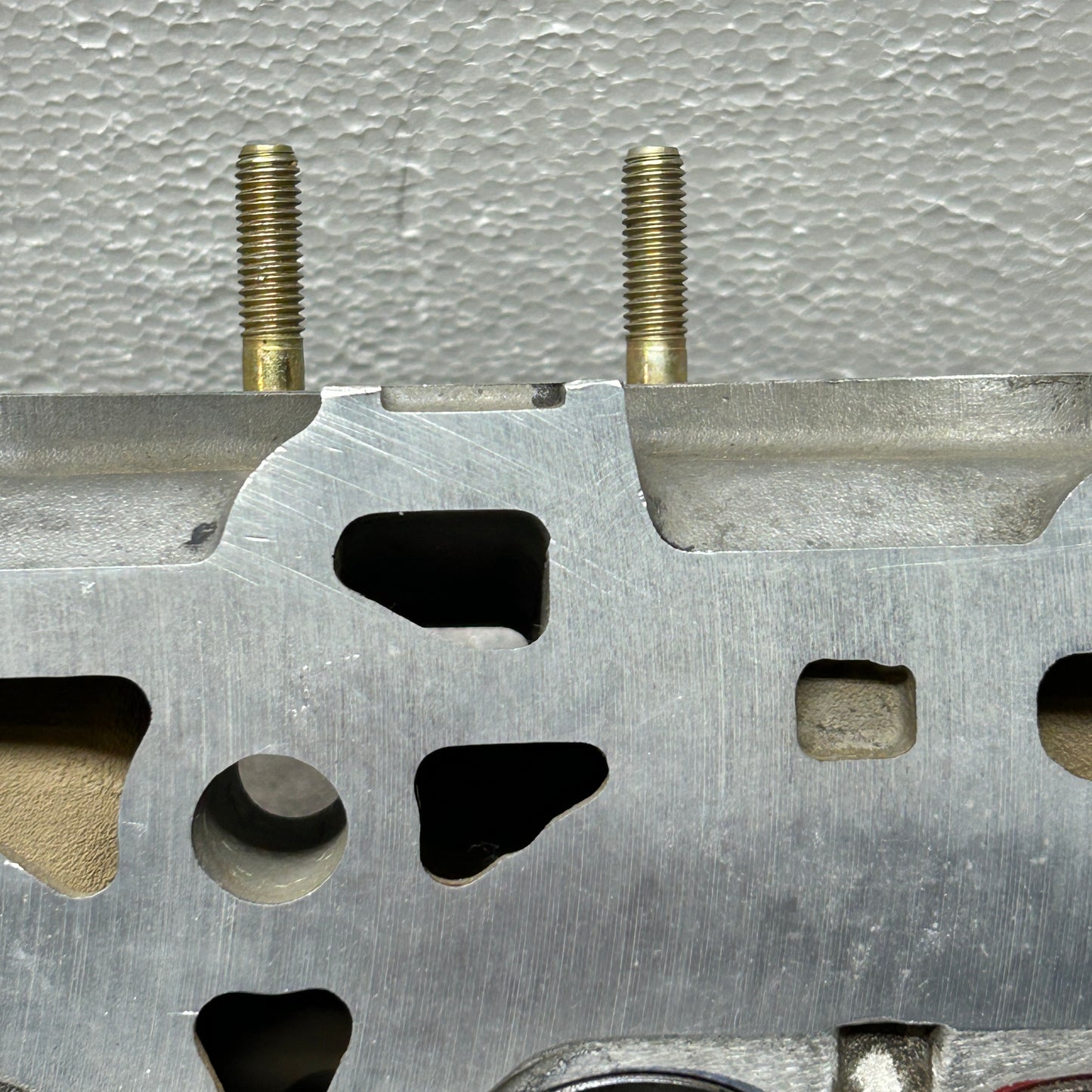 PORSCHE 928 S2 4.7L V8 CYLINDER HEAD MISSING PARTS 9281043483R