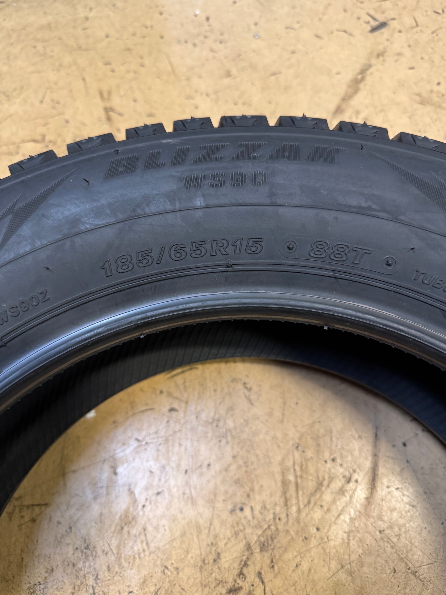 2 BRIDGESTONE BLIZZAK WS90 BSW P 185 65 15 88T WINTER TIRE 001166