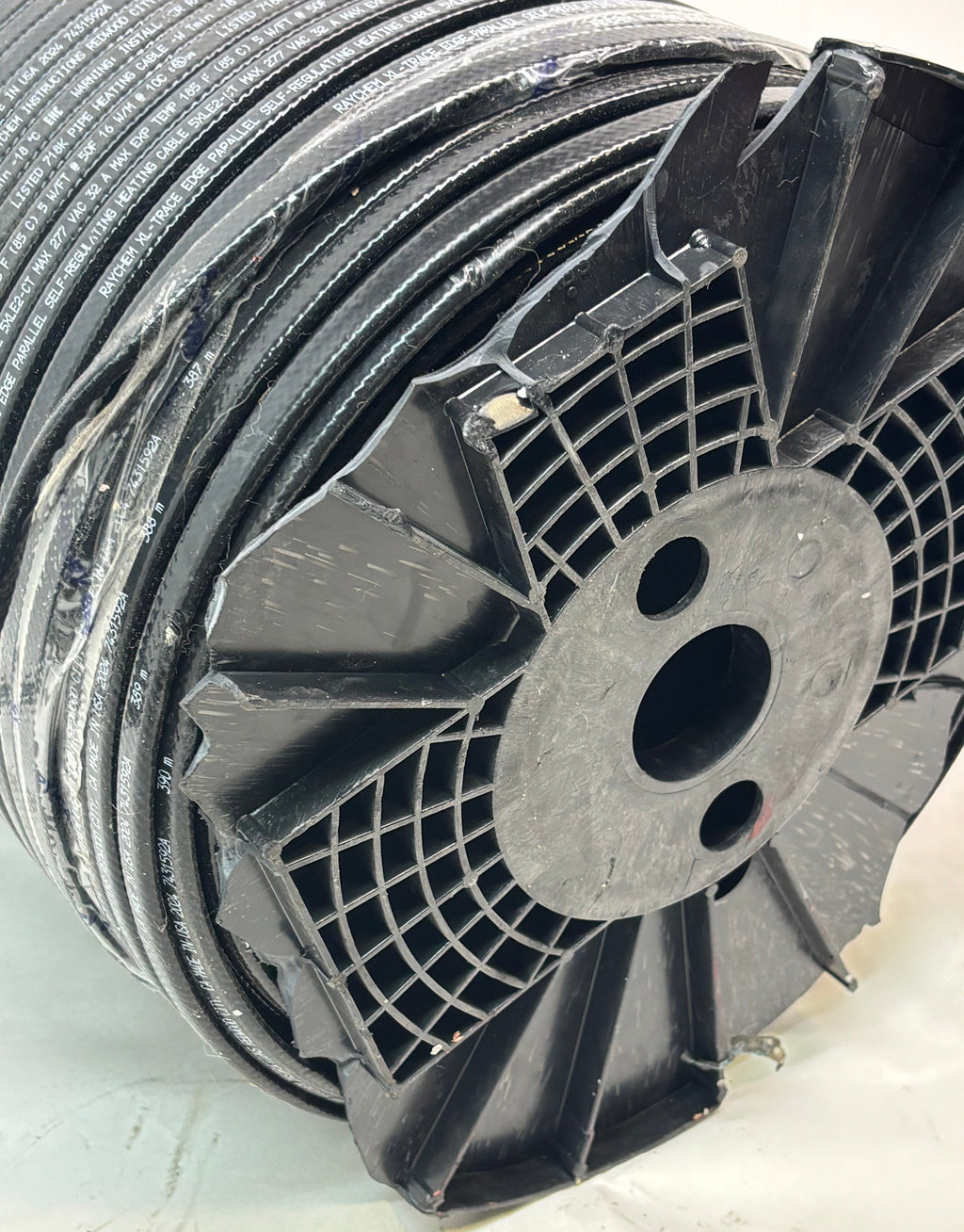 NVENT RAYCHEM HEATING CABLE, SELF-REG, 208 – 277 V 1000 FT DAMAGED REEL