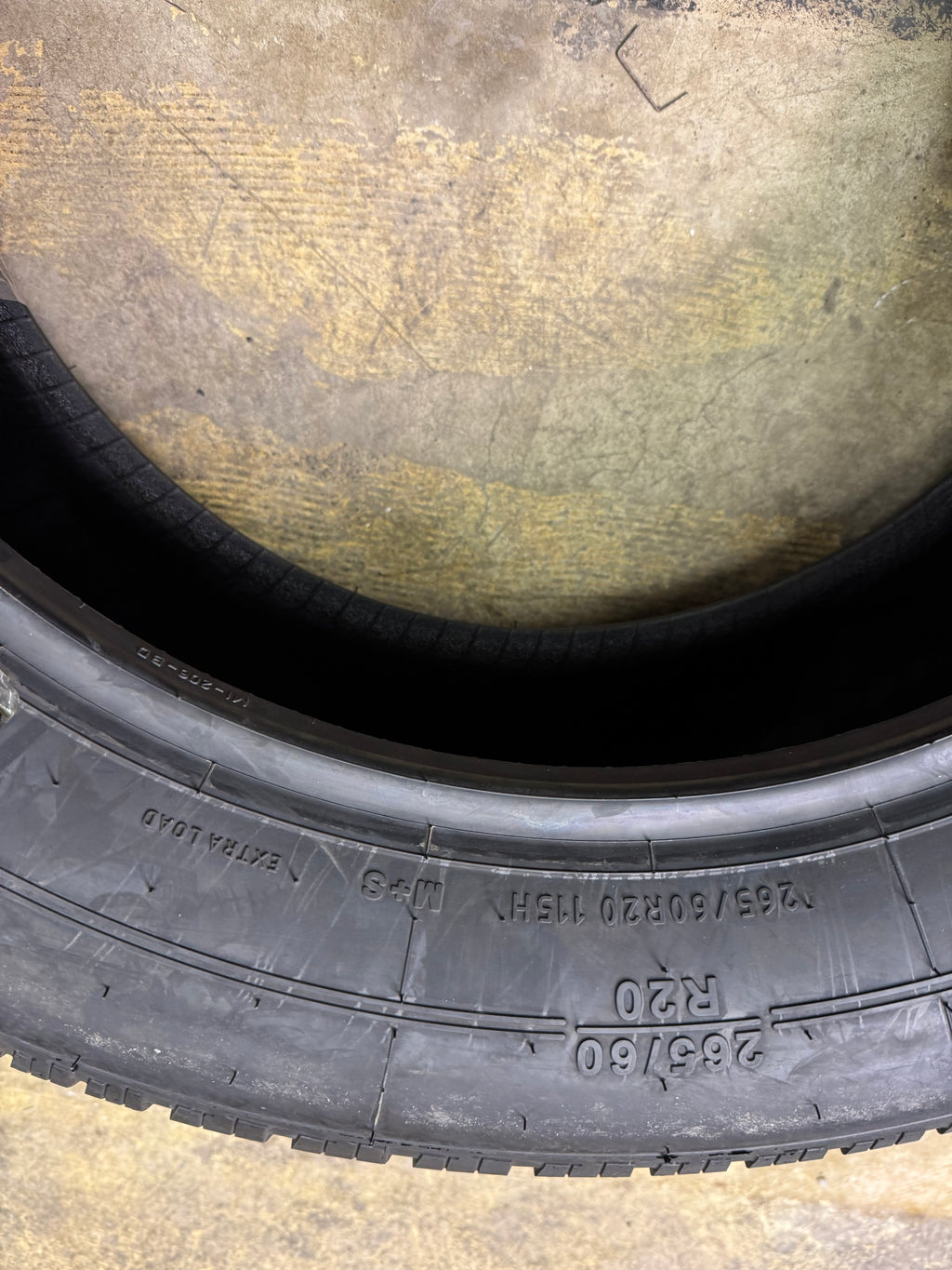 UNIROYAL LAREDO HT BSW P 265 60 20 115H XL ALL SEASON TIRE 06745
