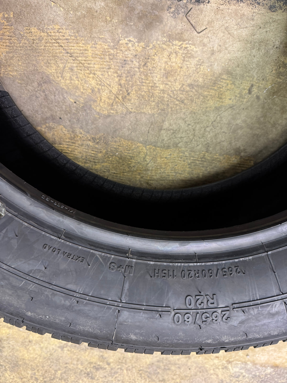 UNIROYAL LAREDO HT BSW P 265 60 20 115H XL ALL SEASON TIRE 06745