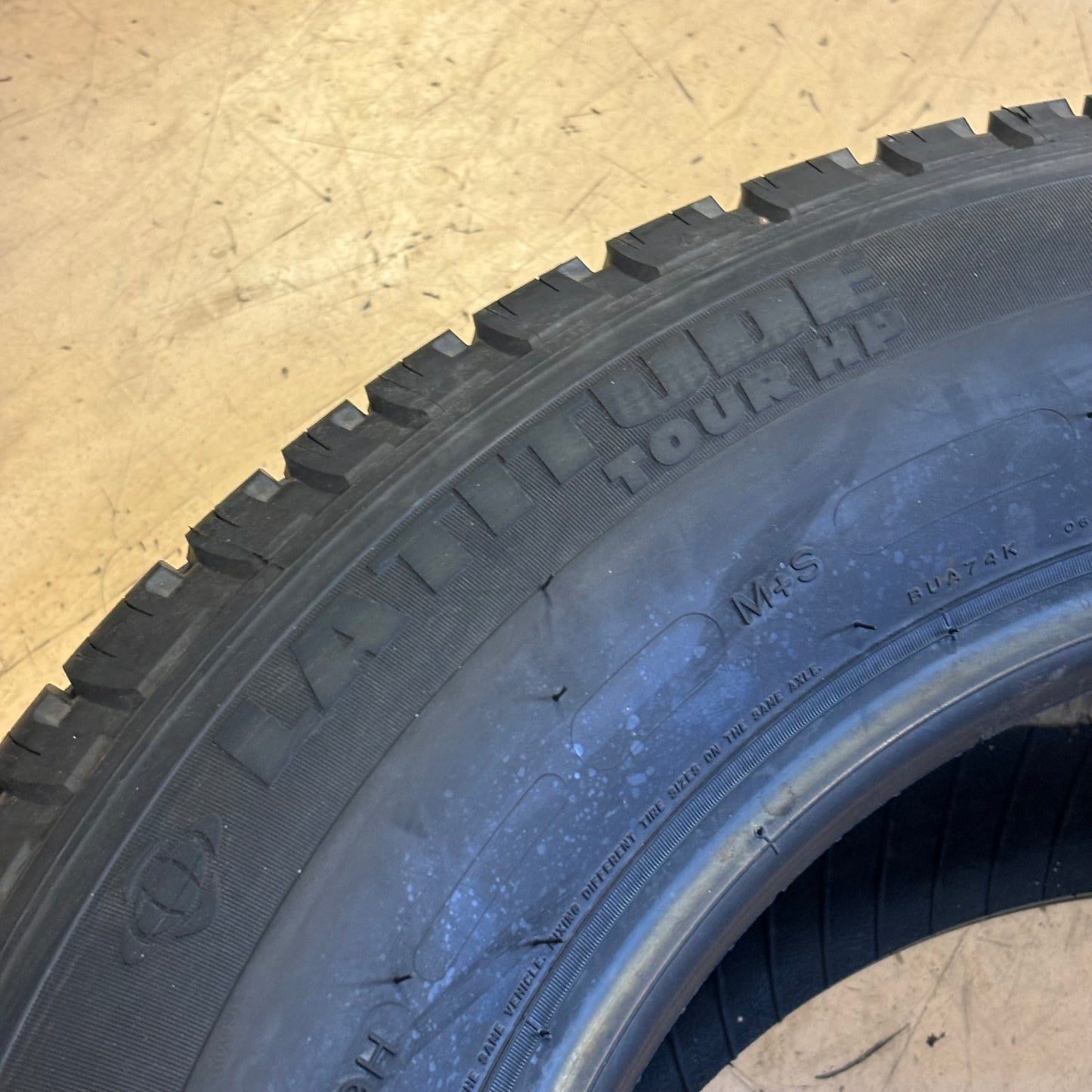 NOS MICHELIN LATITUDE TOUR HP P 265 60 18 109H SL ALL SEASON TIRE 15845