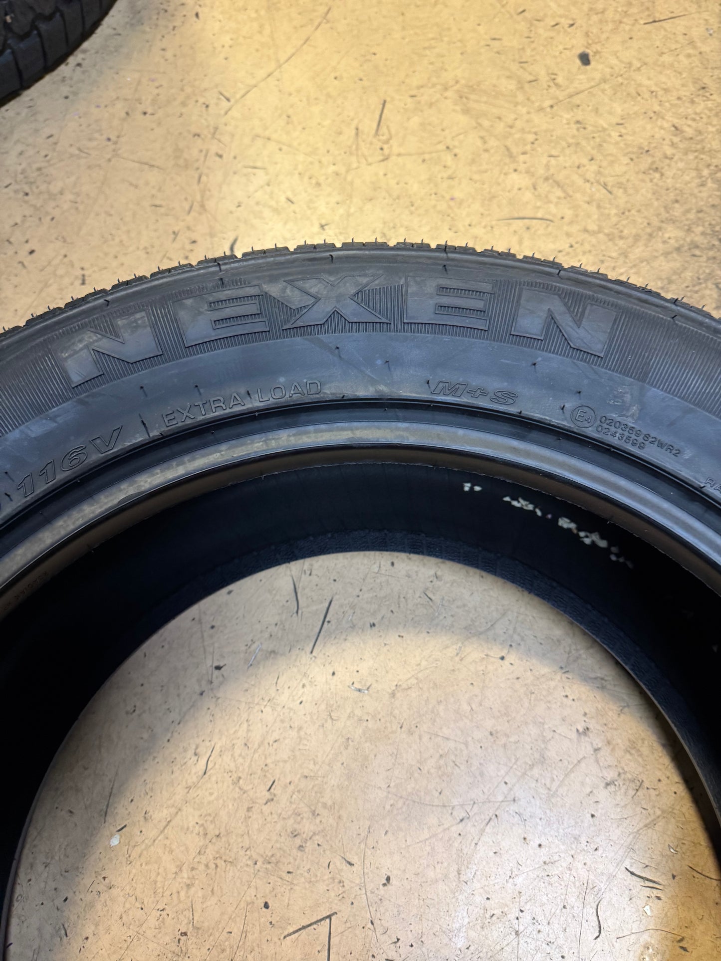 NEXEN ROADIAN HP BSW P 285 50 20 XL 116V XL ALL SEASON SPORT TIRE 15473NXK