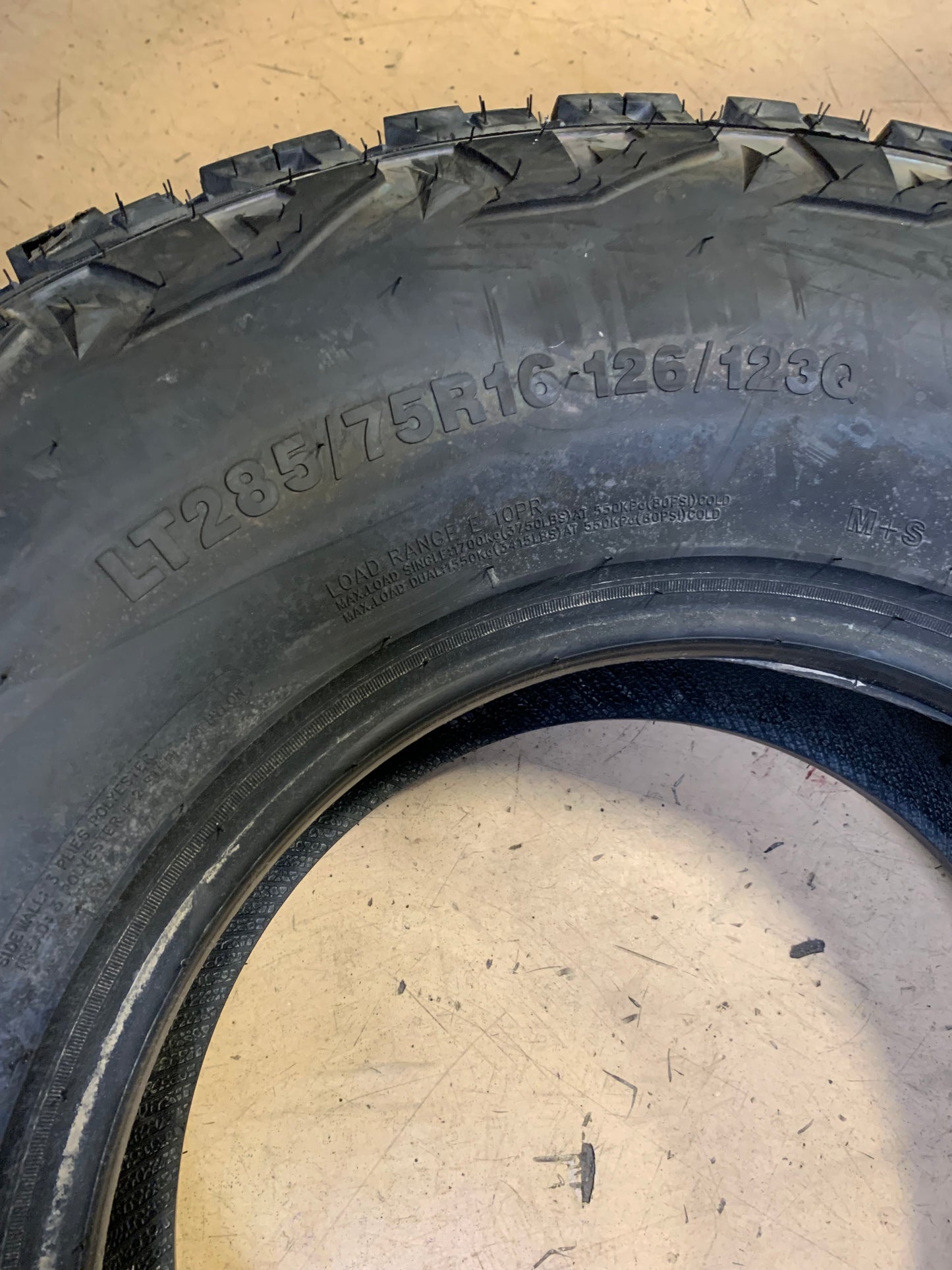 VENOM POWER TERRA HUNTER X/T BSW LT  285 75 16 126/123Q 10 PLY RUGGED TERRAIN TIRE TVPXT29