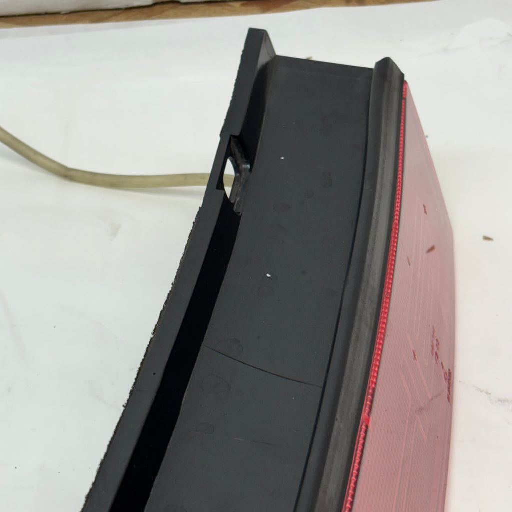 USED GENUINE PORSCHE CARREA 911 84-86 REAR CENTER PANEL LIGHT 0018439R38