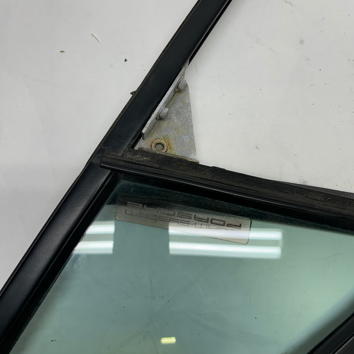 PORSCHE 911 TARGA DOOR WINDOW FRAME WITH GLASS LEFT DRIVER SIDE 9115420194370K