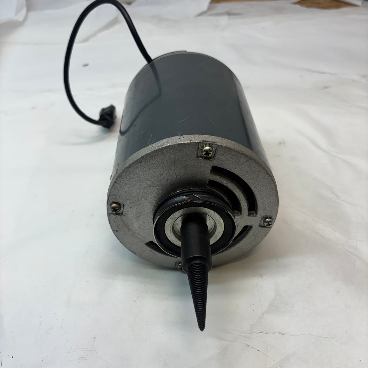 GROBET USA DOUBLE SPINDLE 1/2 HP POLISHING MOTOR 50/60HZ 3450RPM 110V 47.2026