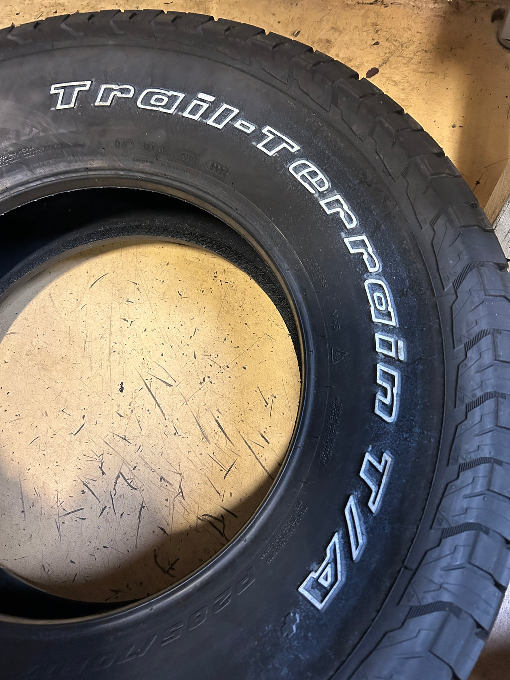 BFGOODRICH TRAIL-TERRAIN T/A PLUS OWL P 285 70 17 117T  ALL TERRAIN TIRE 43051