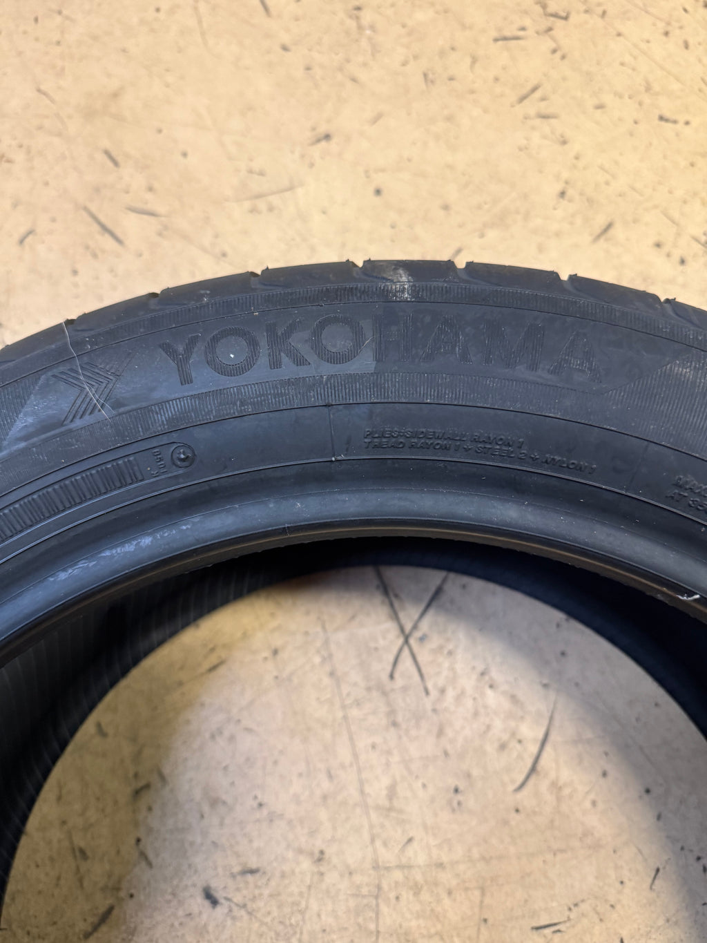 2 NOS YOKOHAMA C.DRIVE 2 Z.P.S (MOE) (RUN FLAT) BSW P 235 50 18 97V TIRE 110102814