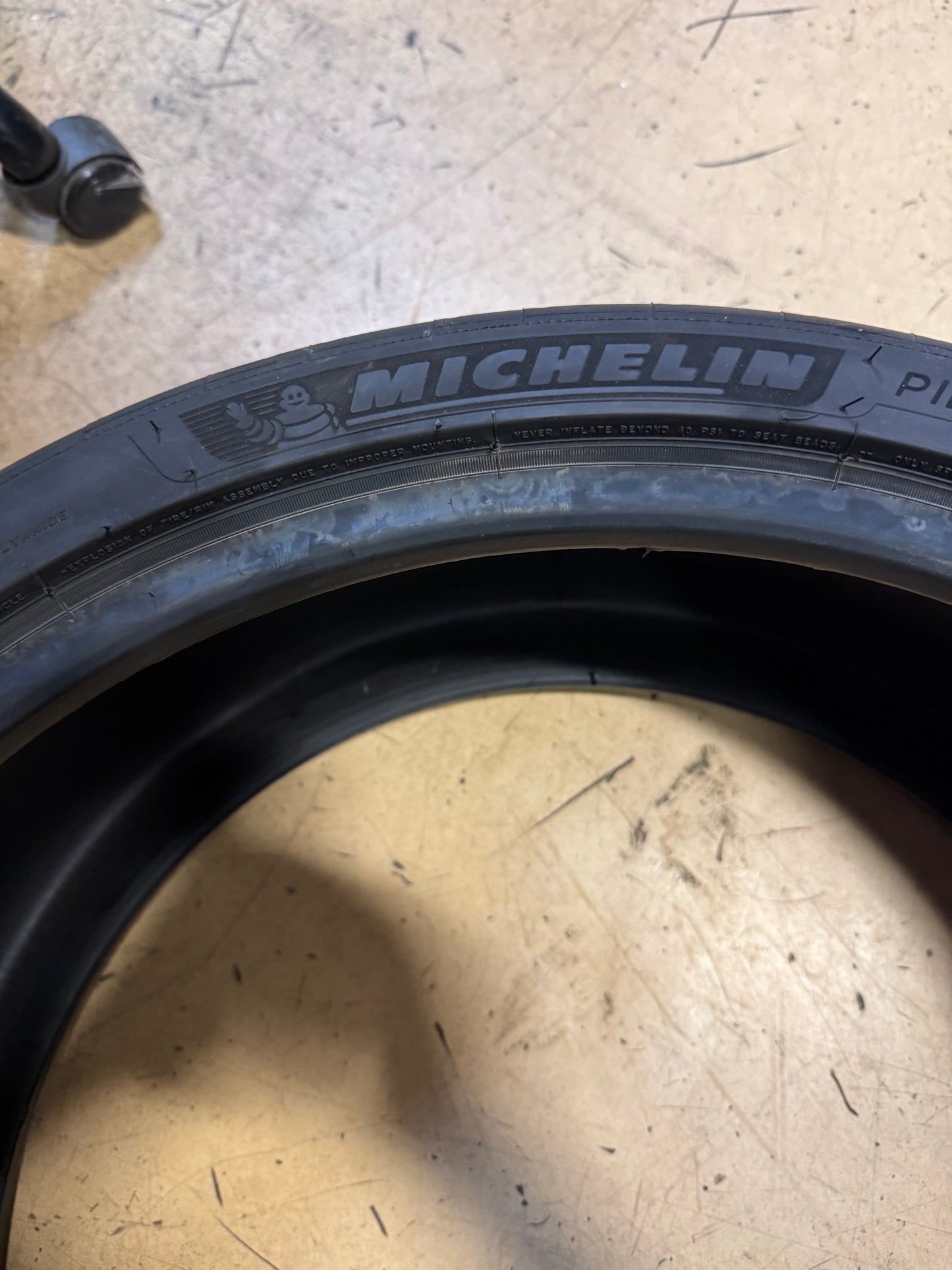 MICHELIN PILOT SPORT ALL SEASON 4 BSW P 245 35 20 95Y XL UHP ALL SEASON TIRE 31506
