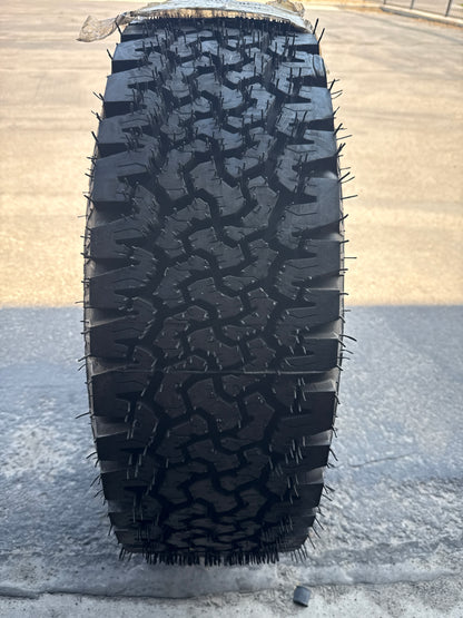 NOS TREADWRIGHT ALL TERRAIN WARDEN LT 285 70 17 118R LRE 10PLY TIRE