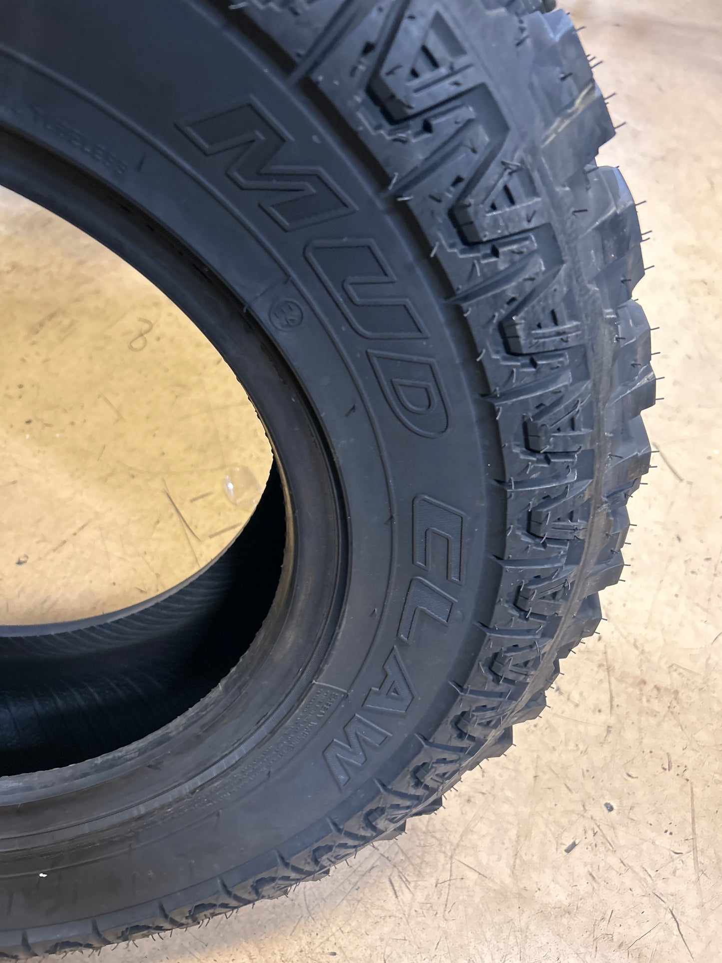 NOS 2 MUD CLAW EXTREME M/T BSW LT 235 75 15 104/101Q 6PLY MUD TIRE MCX12