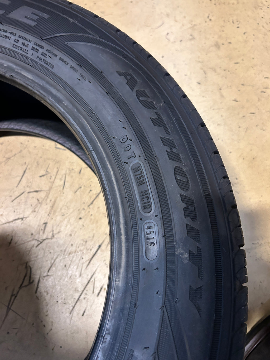 NOS GOODYEAR AUTHORITY ASSURANCE BSW P 215 60 16 95V SL TIRE 788571710