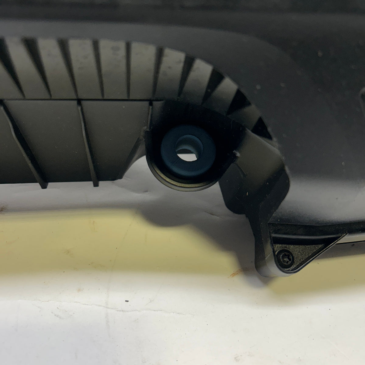 PORSCHE AIR FILTER AND HOUSING ASSEMBLY SLIGHT DAMAGE SHOWN  99711002231