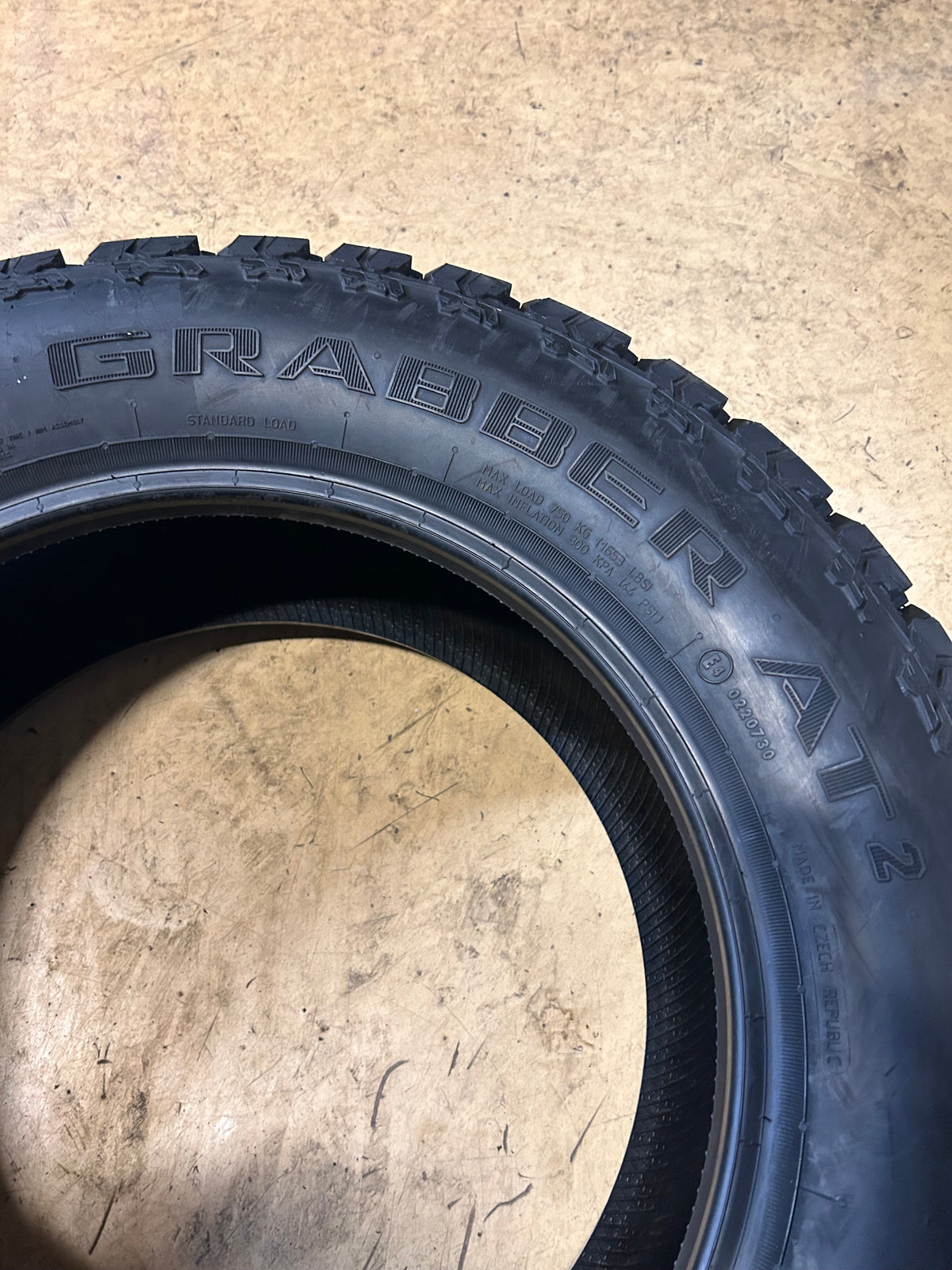 2 NOS GENERAL GRABBER A/T 2 BSW P 215 65 16 98T ALL TERRAIN TIRE 1546370000