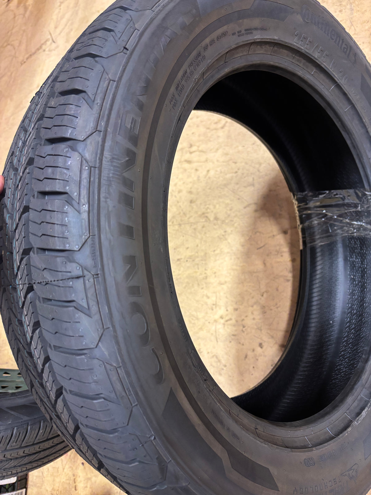 CONTIENNTAL TERRAINCOTACT H/T P 255 55 20 107H SL HIGHWAY TERRAIN TIRE 15571940000
