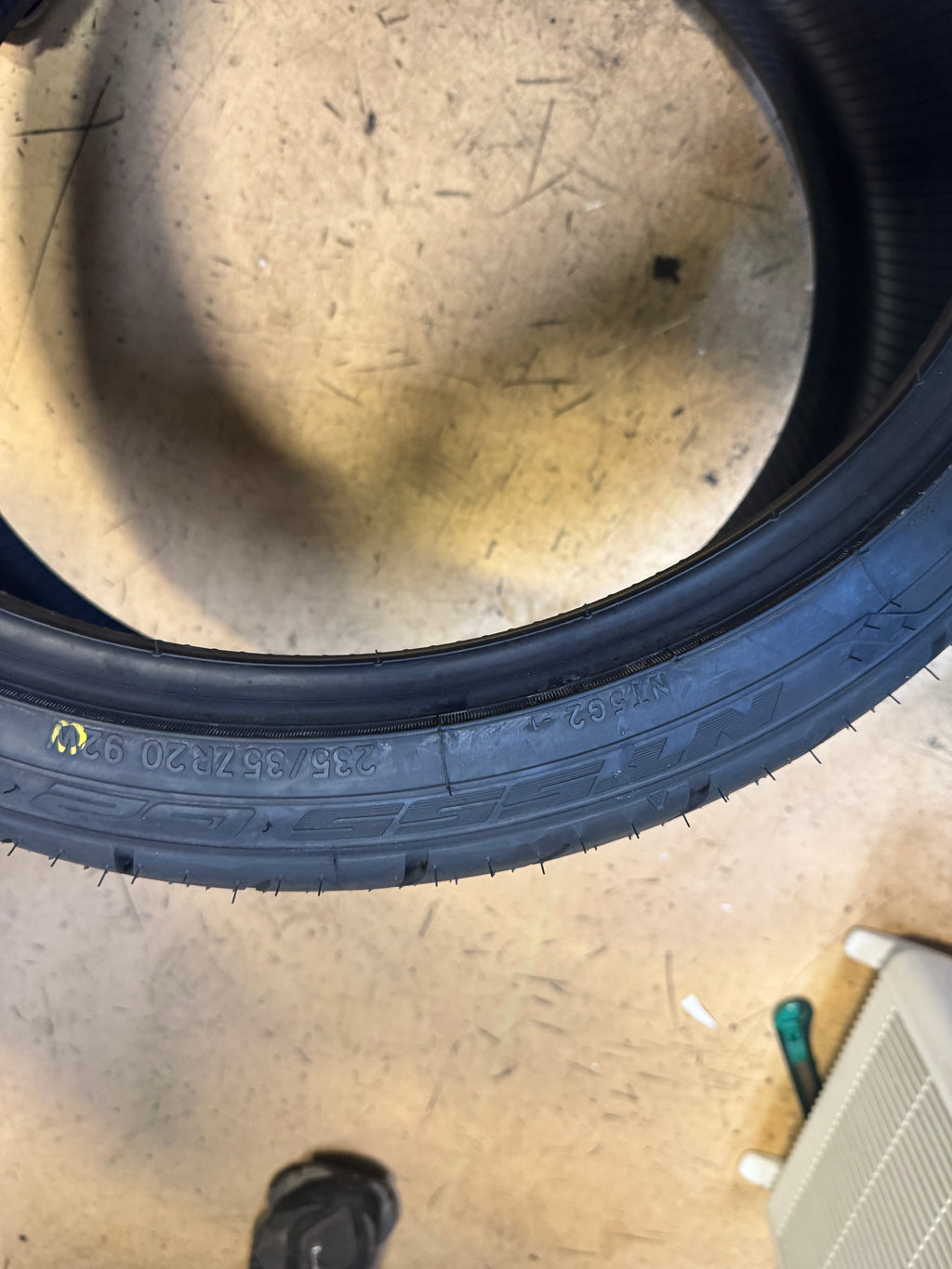 NITTO NT555 G2 BSW P 235 35 20 92W XL UHP TIRE 211720
